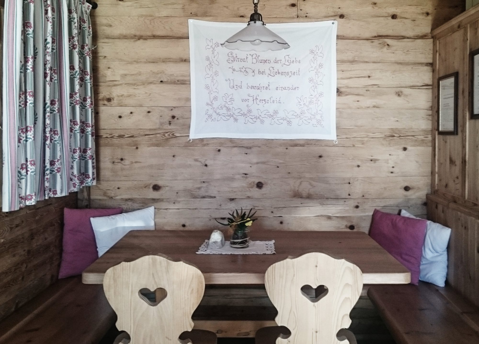 Esszimmer Hütte, In 10 Schritten fit fürs Hüttenleben, Tipps Hüttentour, Tipps Hüttenübernachtung, Alpenüberquerung, Alpenvereinshütte, Übernachtung Hütte