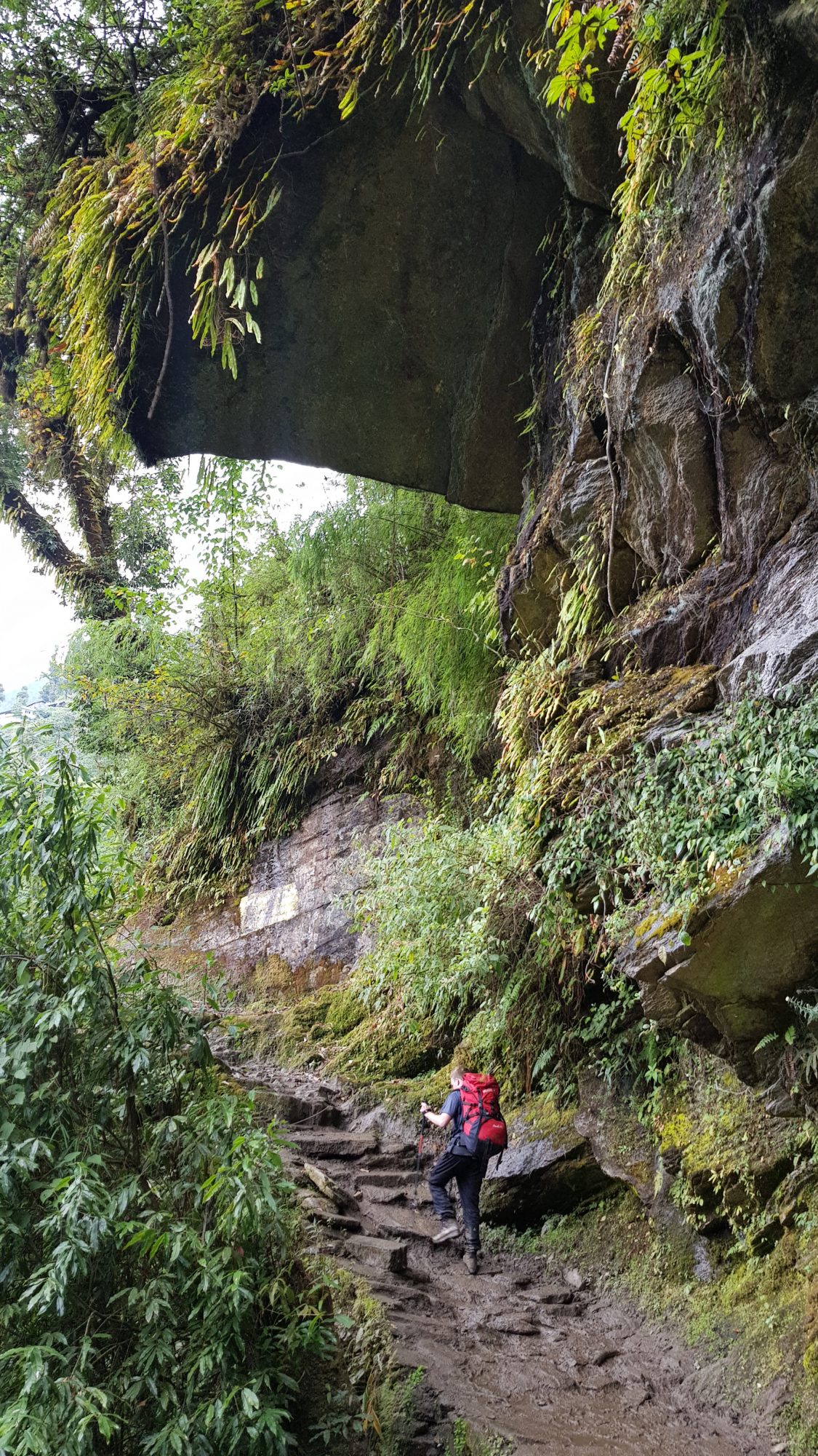 Trekking in Nepal als Wanderanfänger, Laufen auf Steinhaufenpfaden