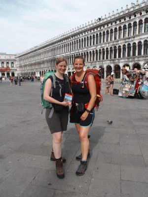 Start des Traumpfades Venedig-München am berühmten Markusplatz in Venedig