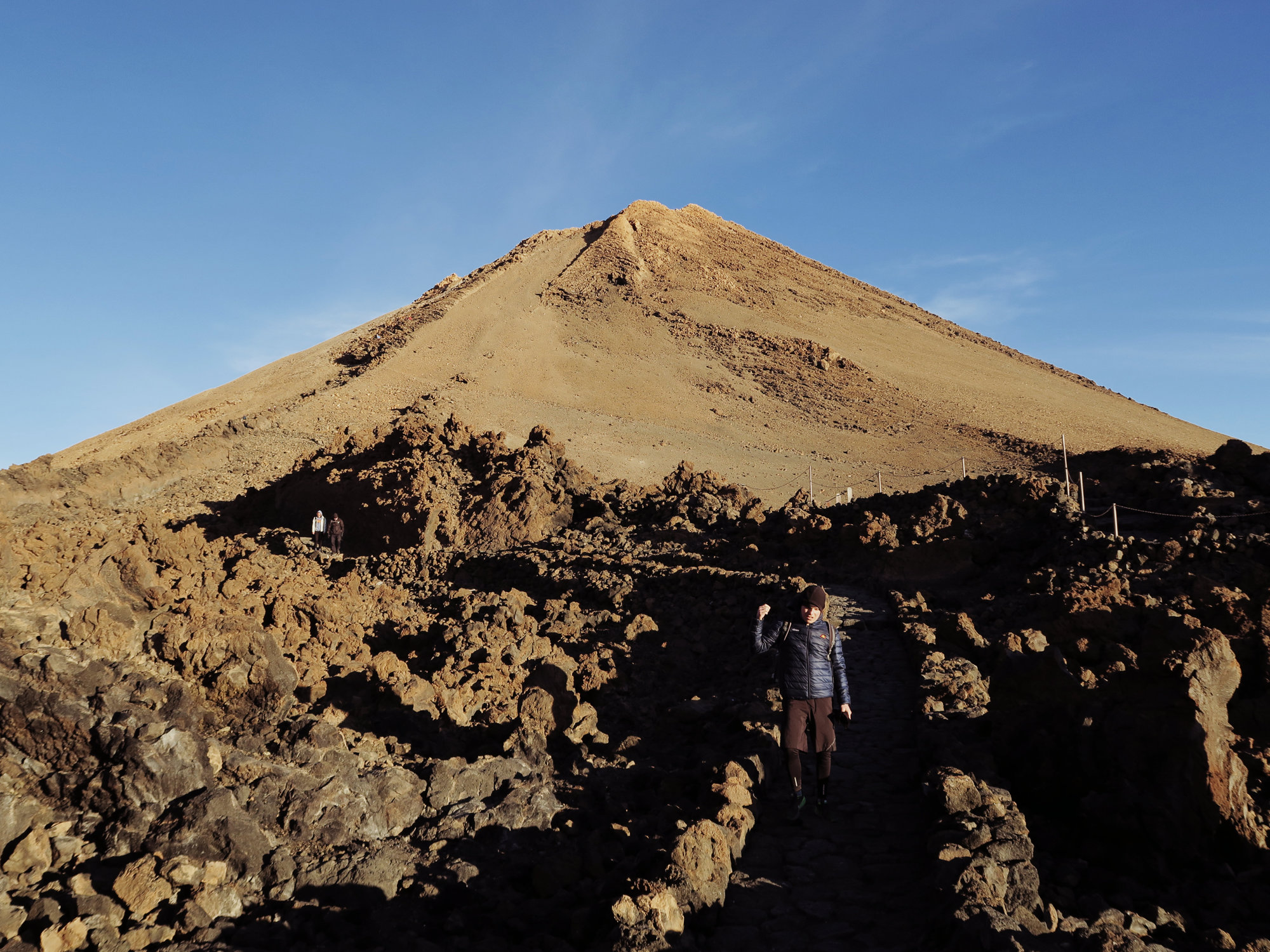 Der Teide Gipfel erstrahlt im Morgenlicht