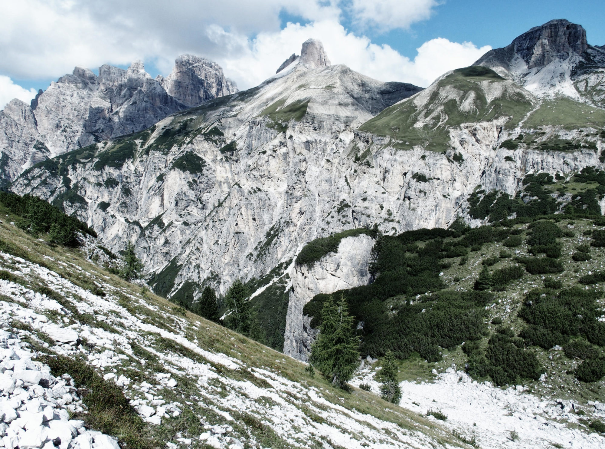 Ich kann mich kaum sattsehen an den Bergen und Tälern