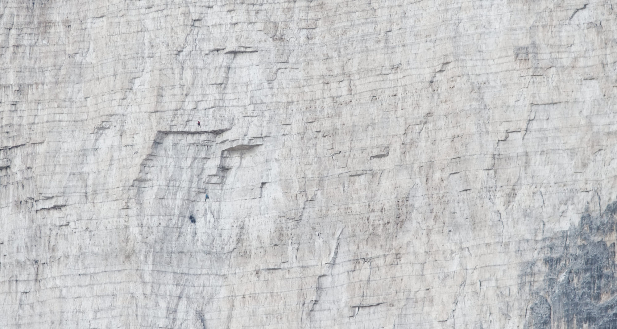 Bei der Mittagspause erspähe ich ein paar Kletterer in der Wand der Großen Zinne