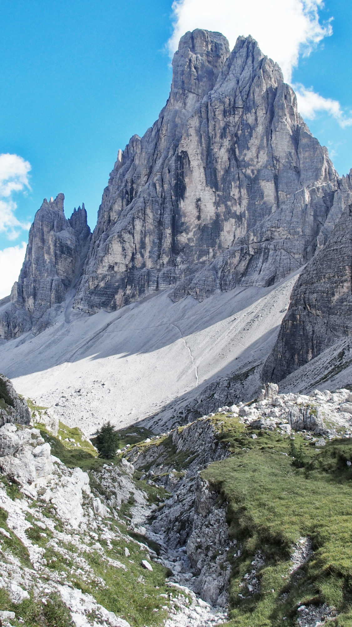 Der Einserkofel, nur noch kurz um die Ecke nach links dann bin ich an der Zsigmondyhütte