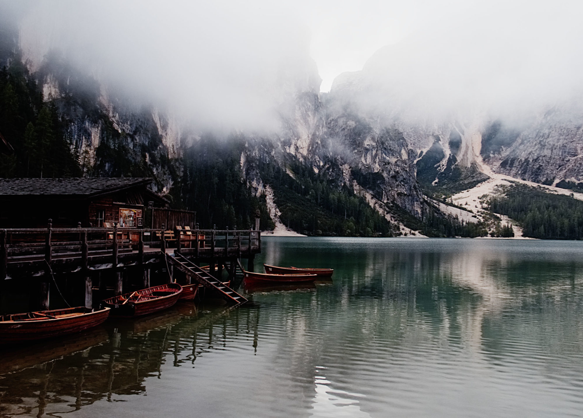 Der frühe Vogel kommt in den Genuss eines touristenfreien Fotos vom berühmten Bootssteg