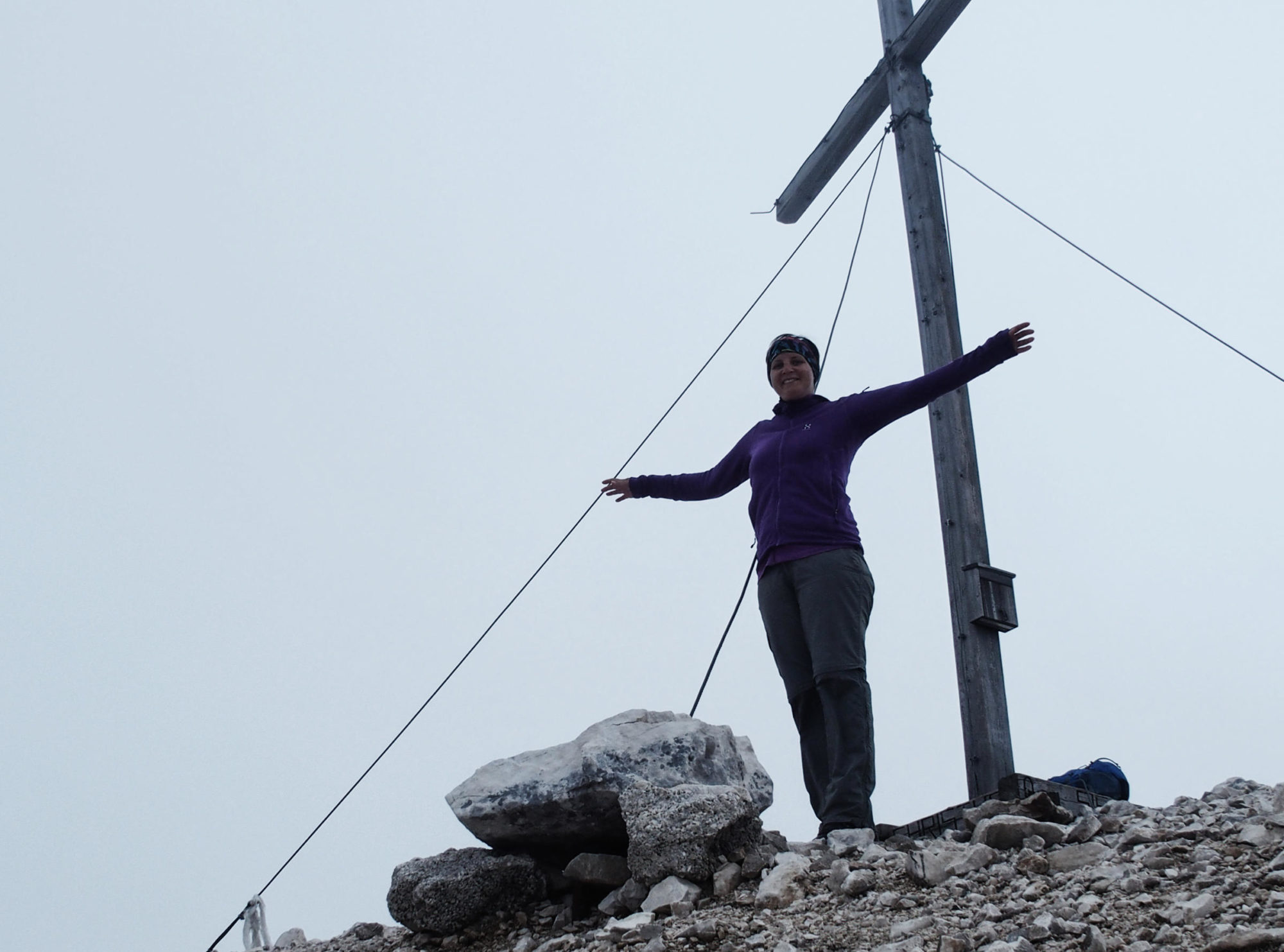 Geschafft! Glücklich am Gipfelkreuz