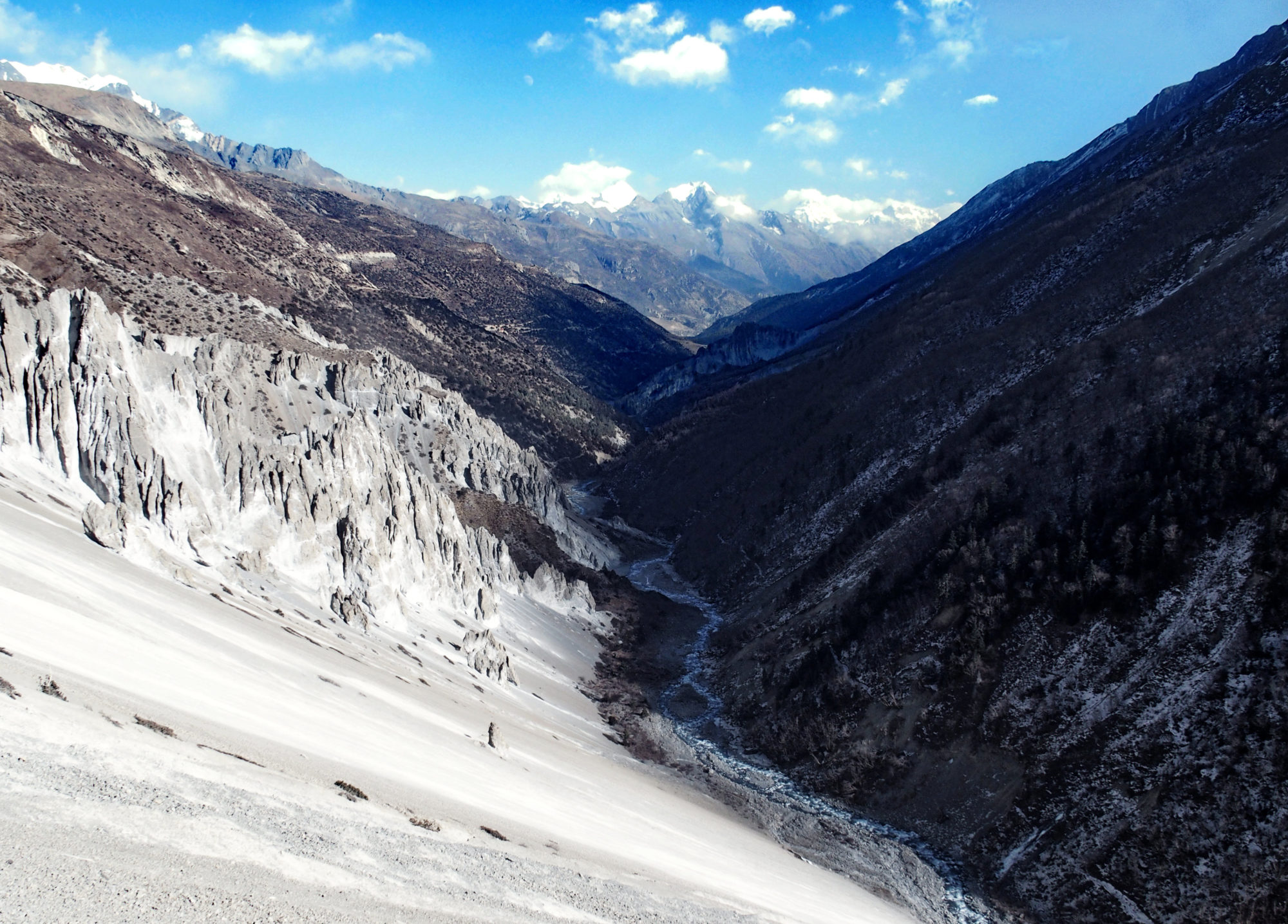 Blick zurück auf dem Weg zum Tilicho Base Camp