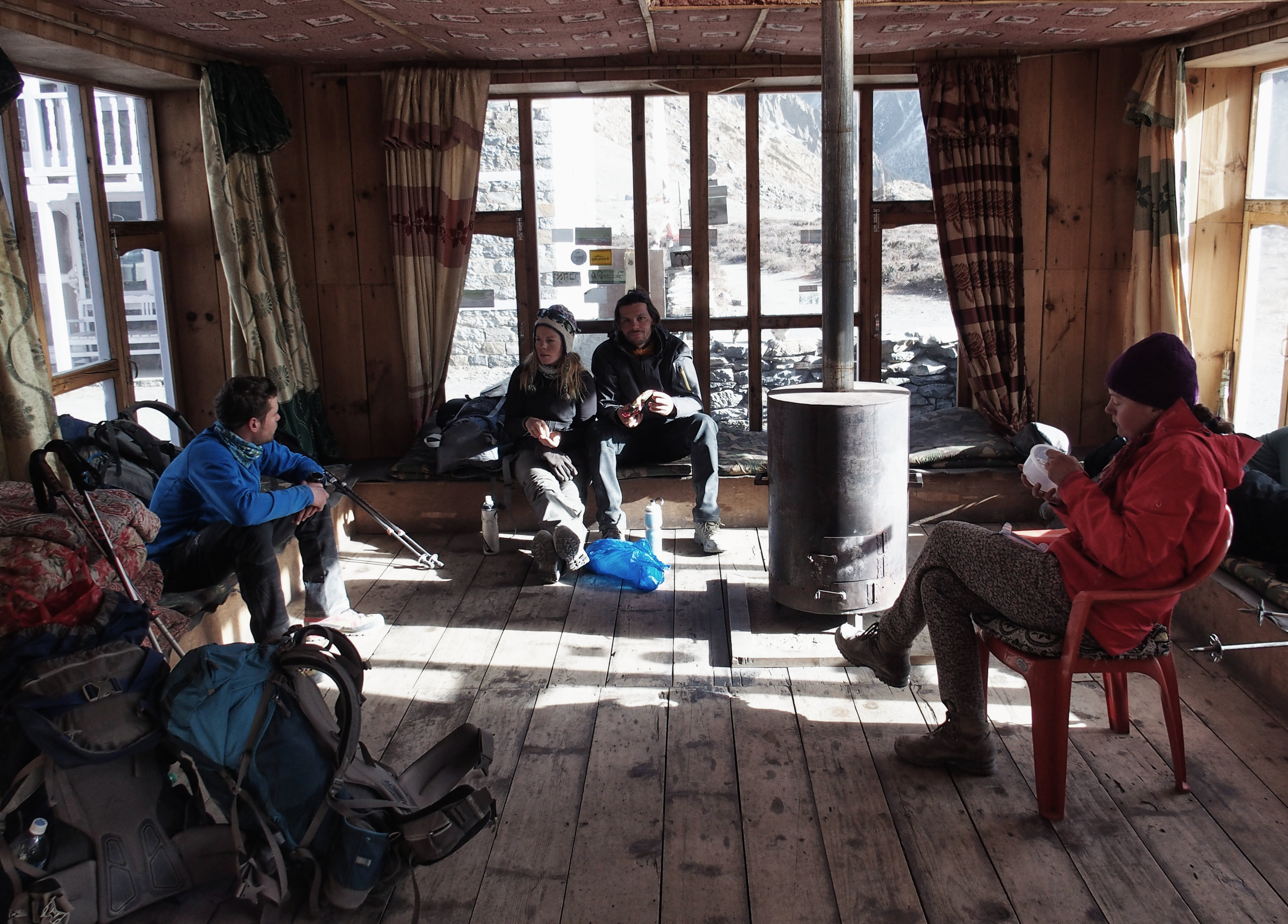 Aufwärmen im Tilicho Base Camp