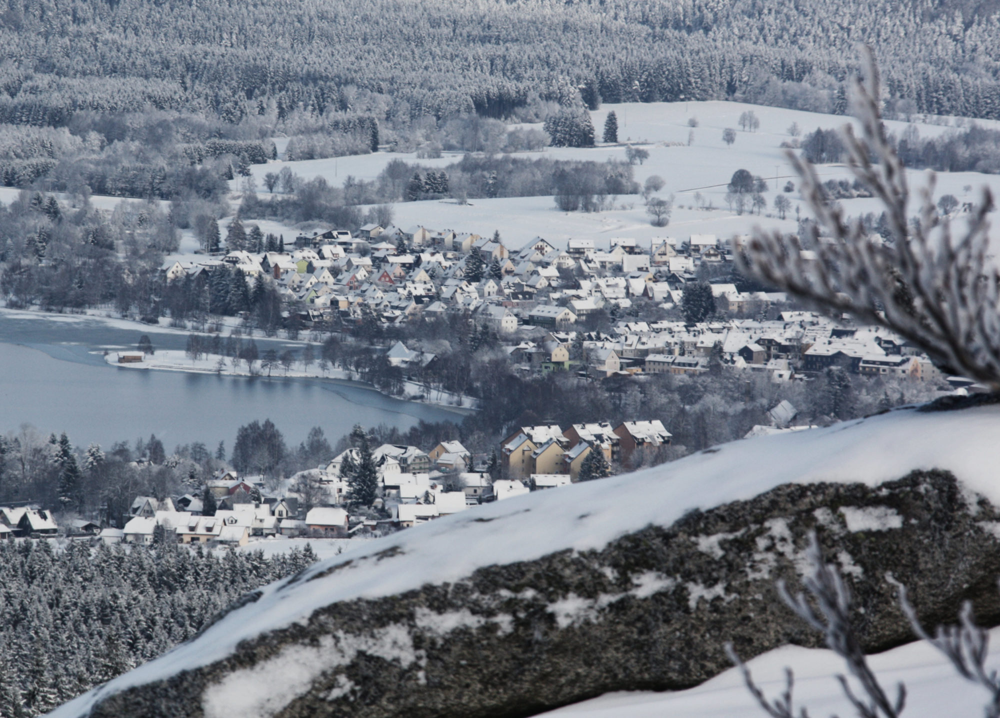 Verschneite Aussicht vom Rudolfstein auf Weißenstadt