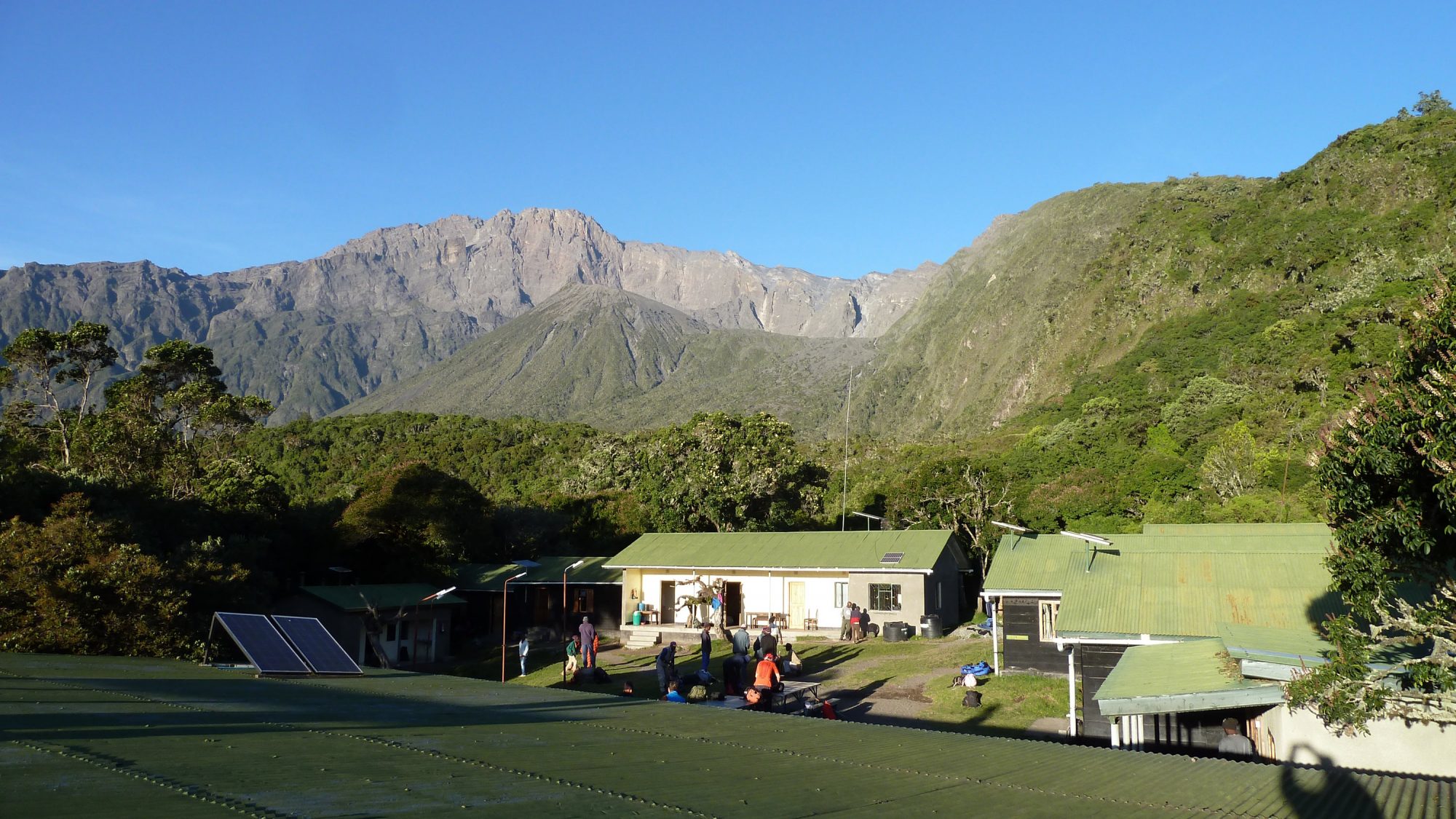 Gipfel Mount Meru und Miriakamba Hütte, Mount Meru, Regenwald, Arusha Nationalpark, Tansania, Afrika