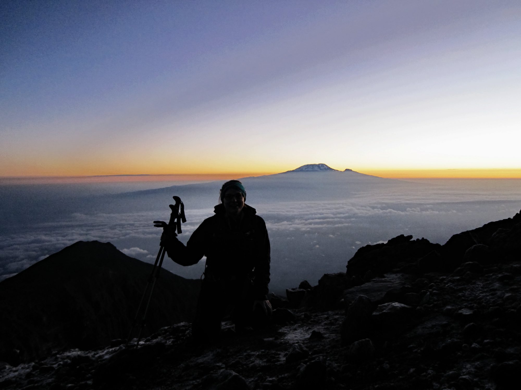 Sonnenaufgang mit Blick auf den Kilimandscharo am Mount Meru, Regenwald, Arusha Nationalpark, Tansania, Afrika