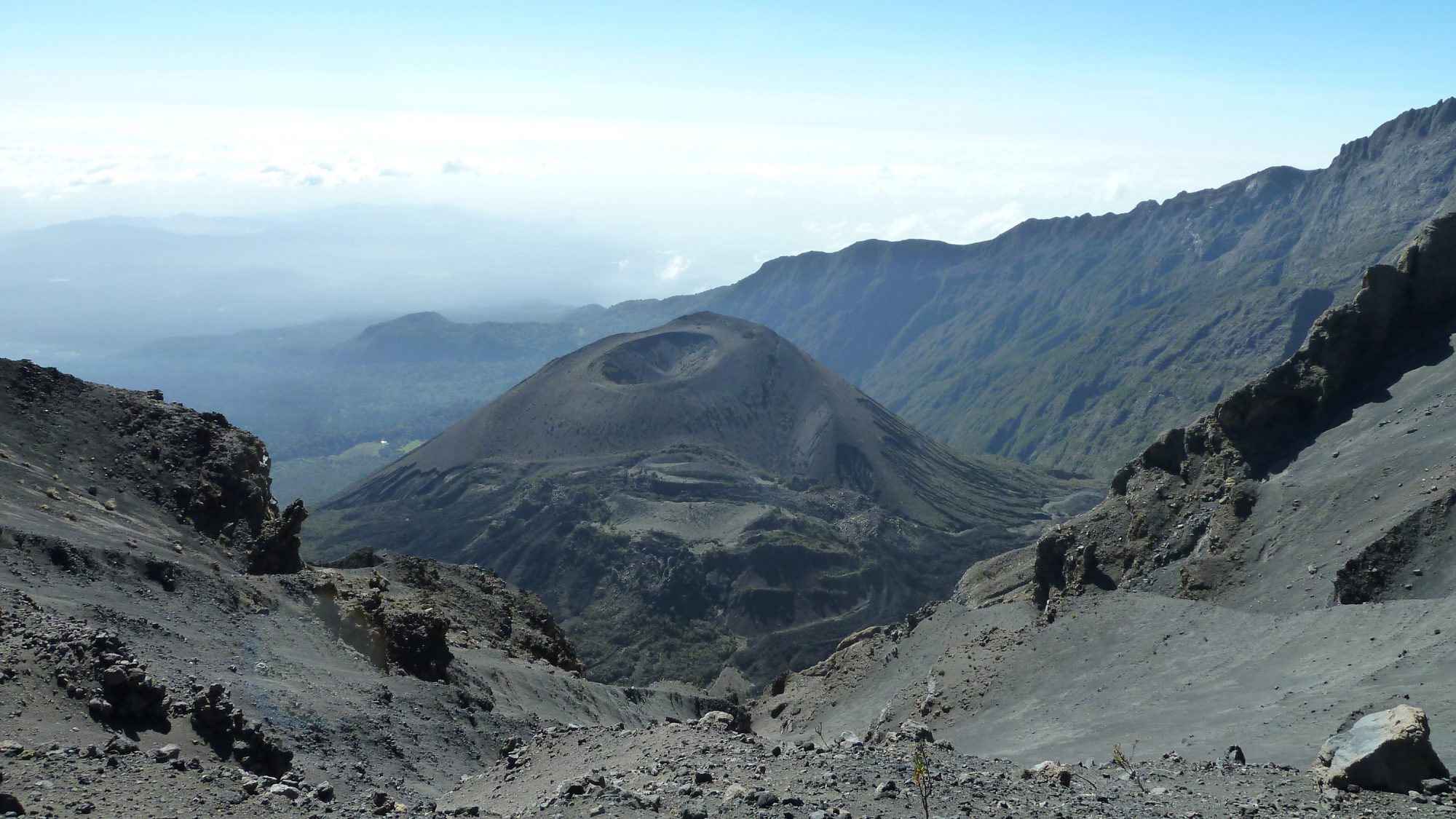 Krater am Mount Meru, Mount Meru Besteigung, Tour, Erfahrungsbericht, Afrika, Tansania, Bergtour
