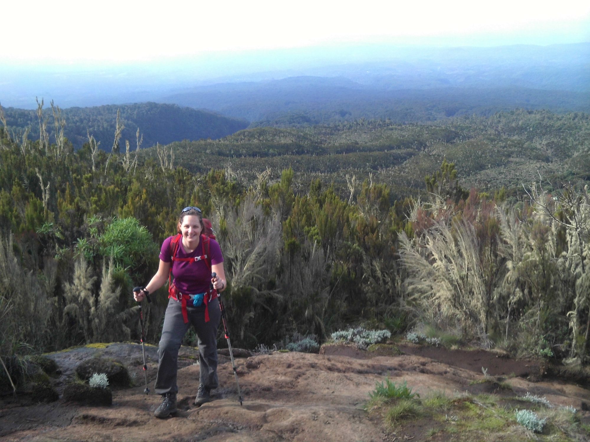 Wanderin auf der Machame Route, Kilimandscharo, Kilimandscharo besteigen, Tansania, Afrika, Kilimandscharo Tour, Erfahrungsbericht, Machame Route