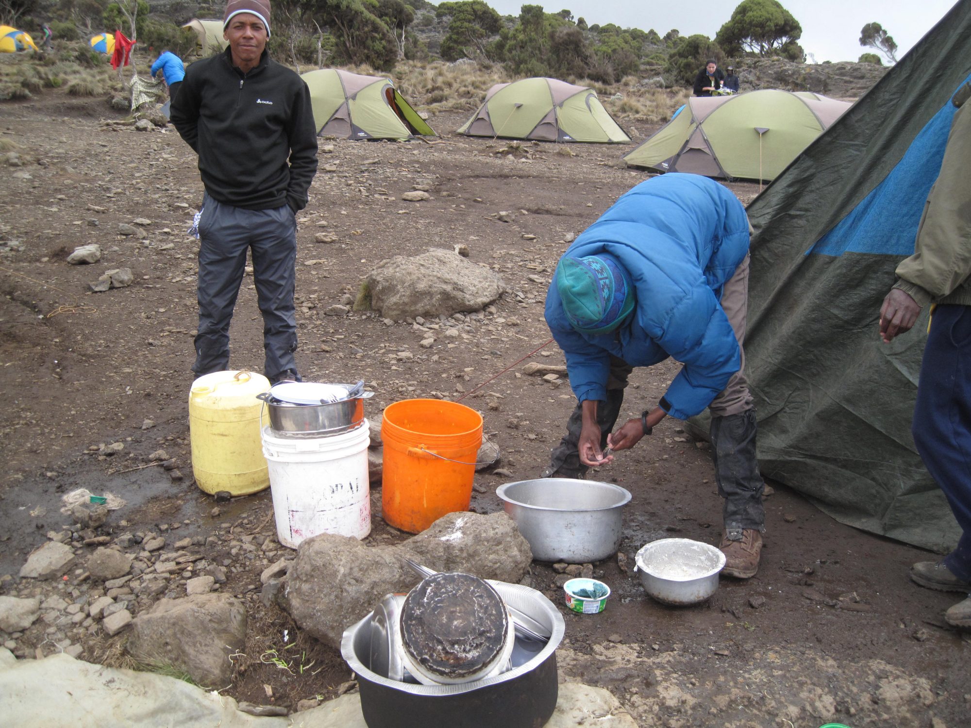 Abwasch am Kilimandscharo, Kilimandscharo, Kilimandscharo besteigen, Tansania, Afrika, Kilimandscharo Tour, Erfahrungsbericht, Machame Route