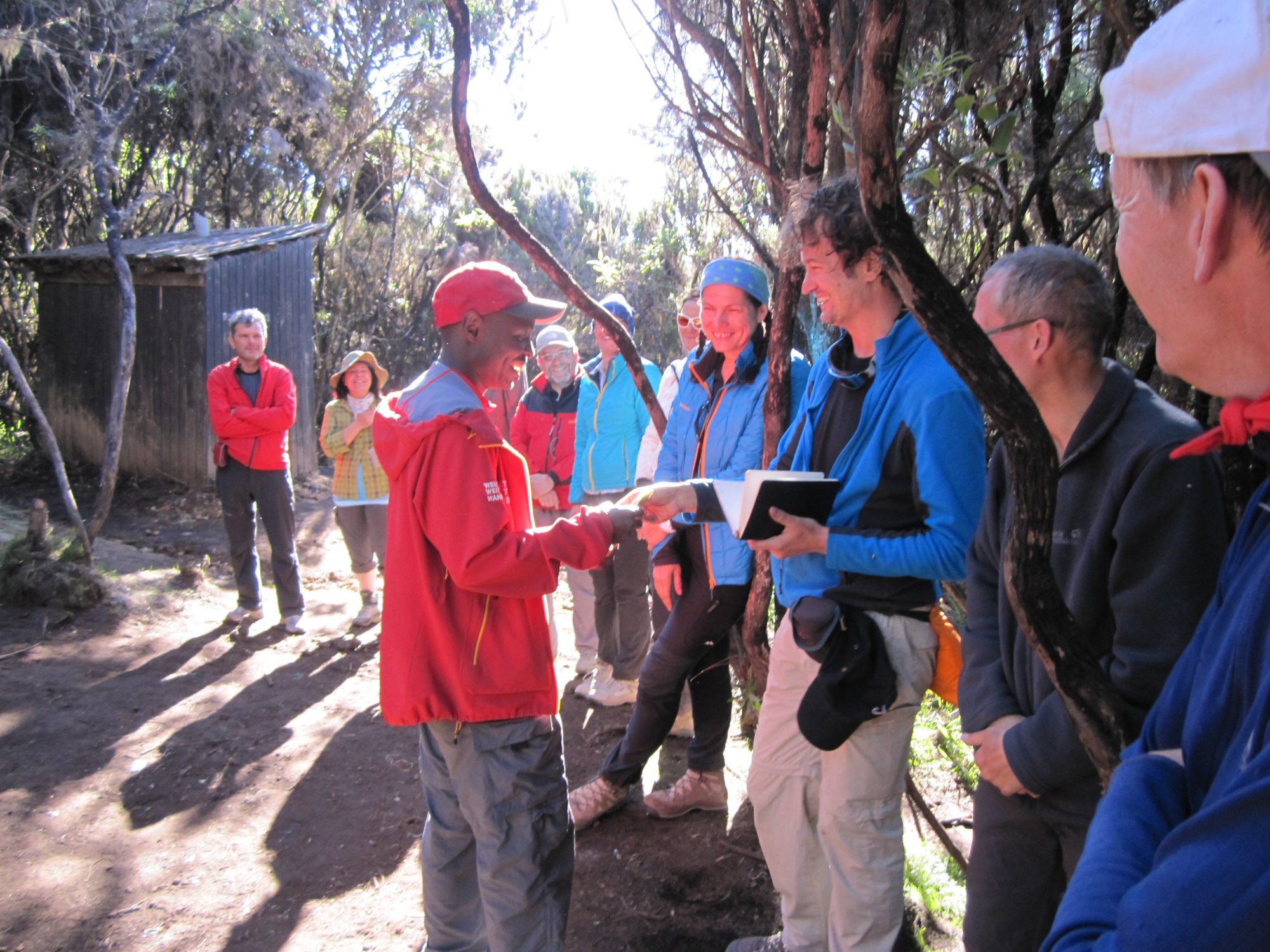 Abschiedszeremonie Kilimandscharo, Kilimandscharo besteigen, Tansania, Afrika, Kilimandscharo Tour, Erfahrungsbericht, Machame Route