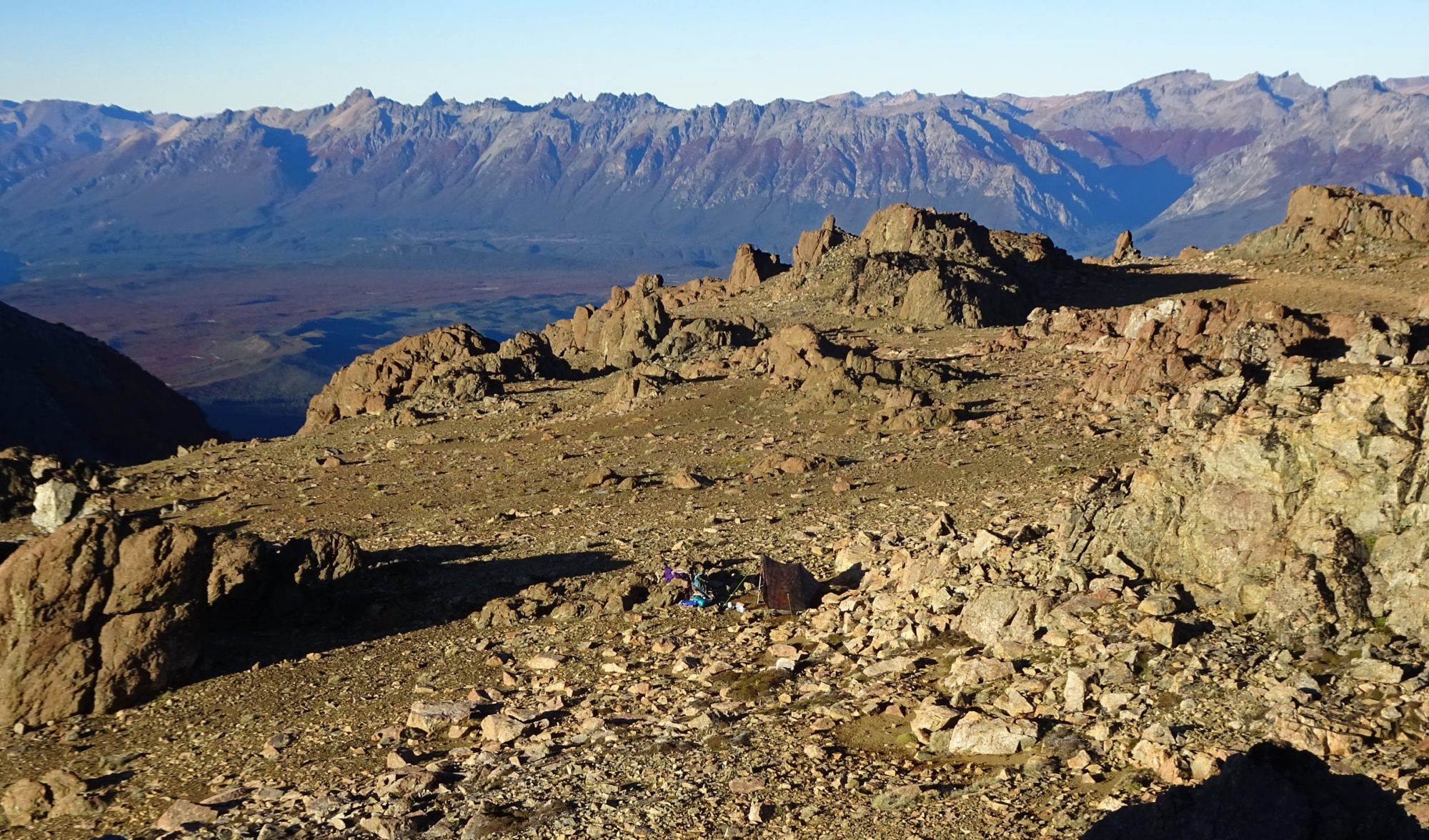 Fjella Zelten auf dem Gipfel El Bolson Wanderung Patagonien Warton Dedo Gordo Encanto Blanco Wanderroute Wandern
