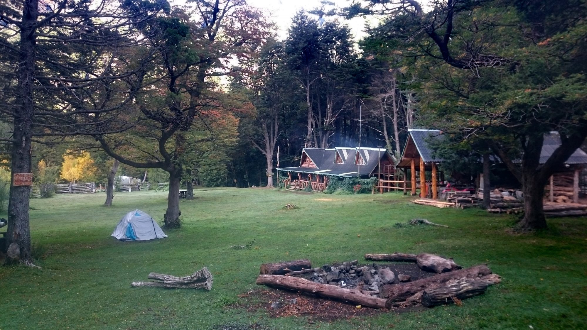 Fjella El Bolson El Retamal Hütte Wanderung Patagonien Warton Dedo Gordo Encanto Blanco Wanderroute Wandern