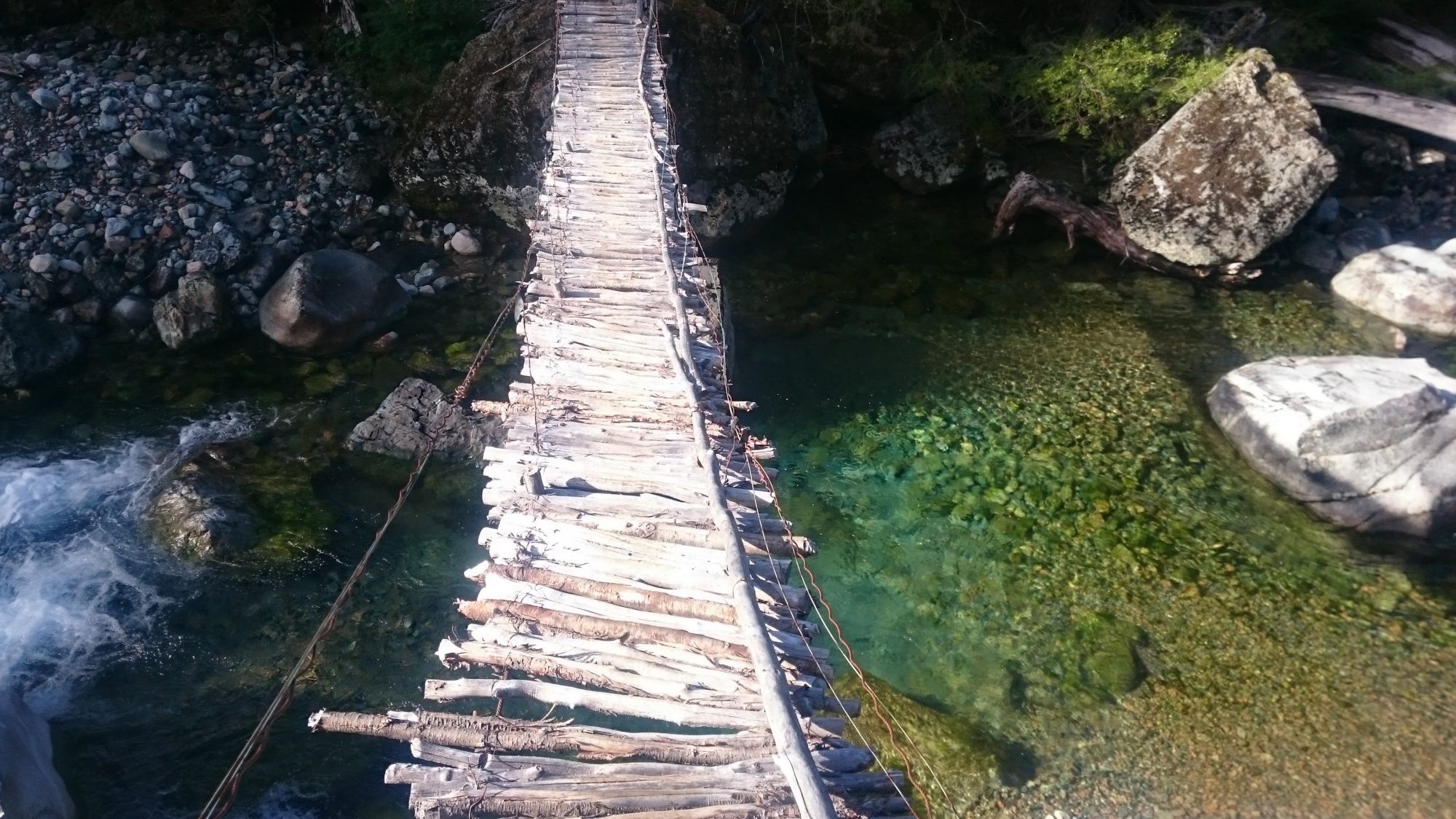 Fjella El Bolson Brücke Encanto Blanco Wanderung Patagonien Warton Dedo Gordo Encanto Blanco Wanderroute Wandern