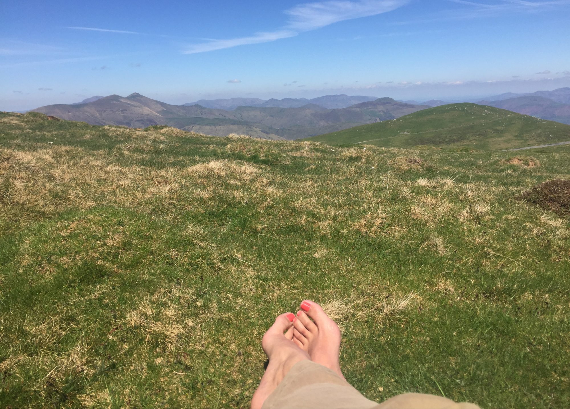 Päuschen auf dem Ibaneta Pass, Camino Francés, Wandern, Wandertour, Pilgern, Jakobsweg, Pyrenäeen, Frankreich, Spanien