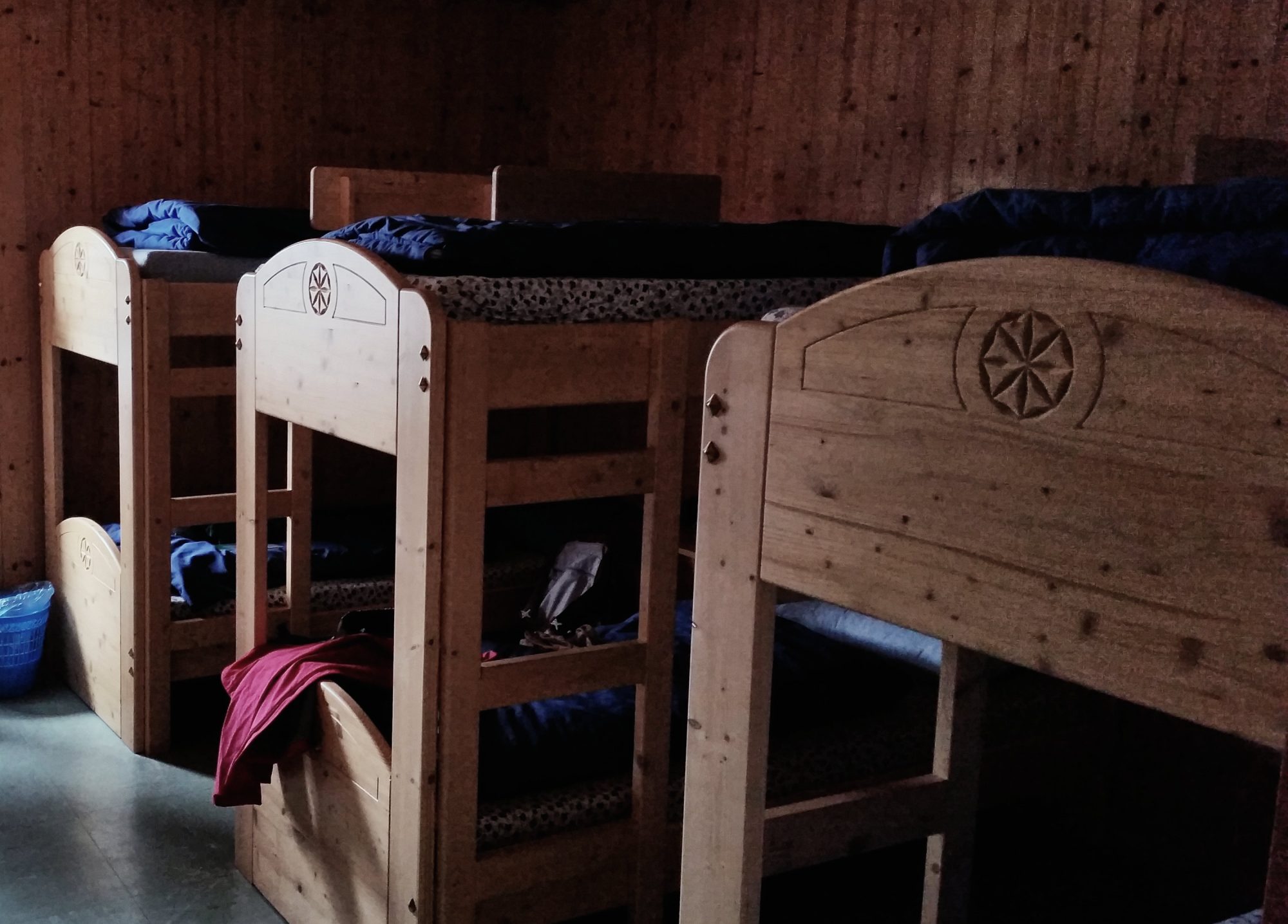 Matratzenlager, In 10 Schritten fit fürs Hüttenleben, Tipps Hüttentour, Tipps Hüttenübernachtung, Alpenüberquerung, Alpenvereinshütte, Übernachtung Hütte