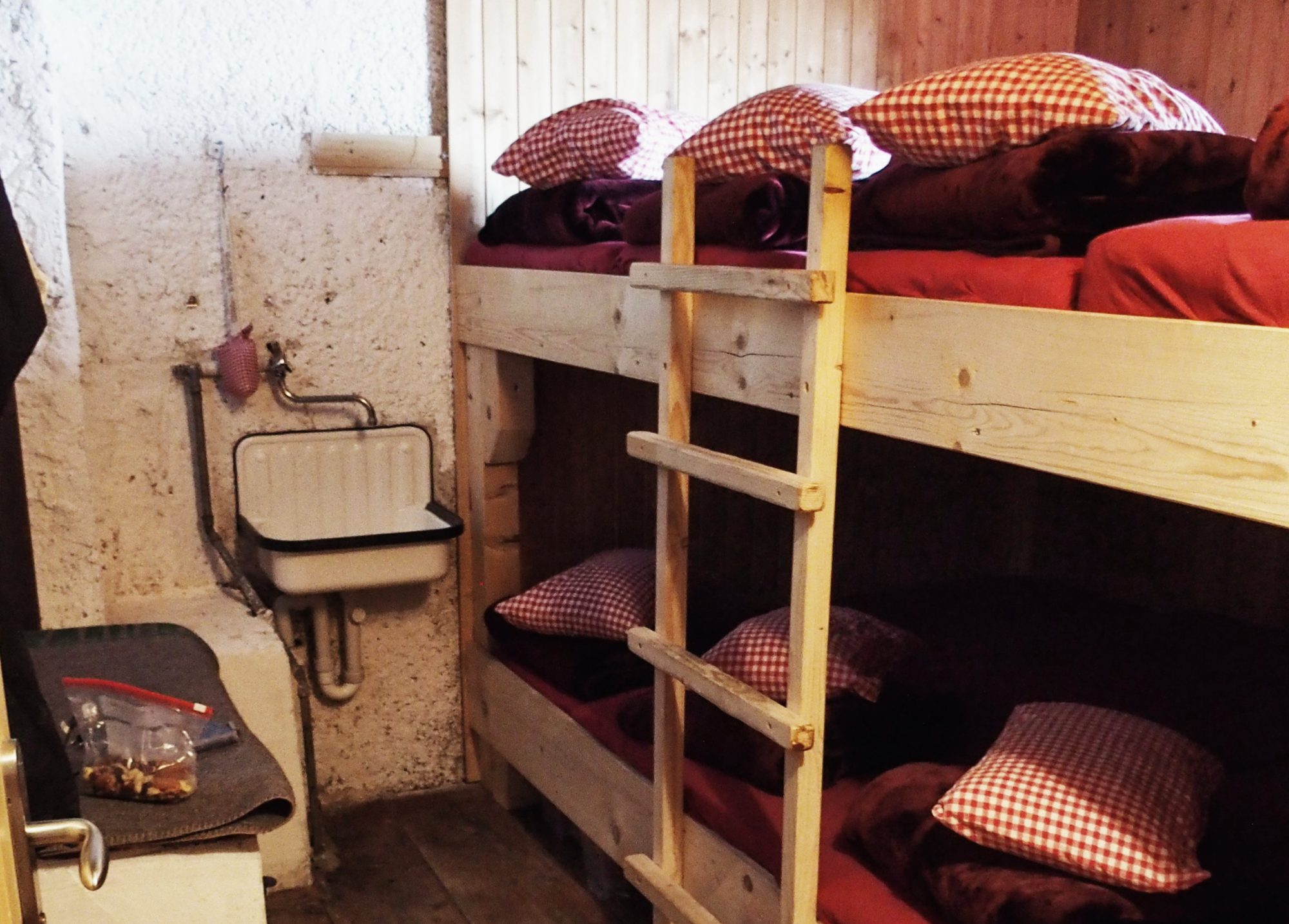 Lager, In 10 Schritten fit fürs Hüttenleben, Tipps Hüttentour, Tipps Hüttenübernachtung, Alpenüberquerung, Alpenvereinshütte, Übernachtung Hütte