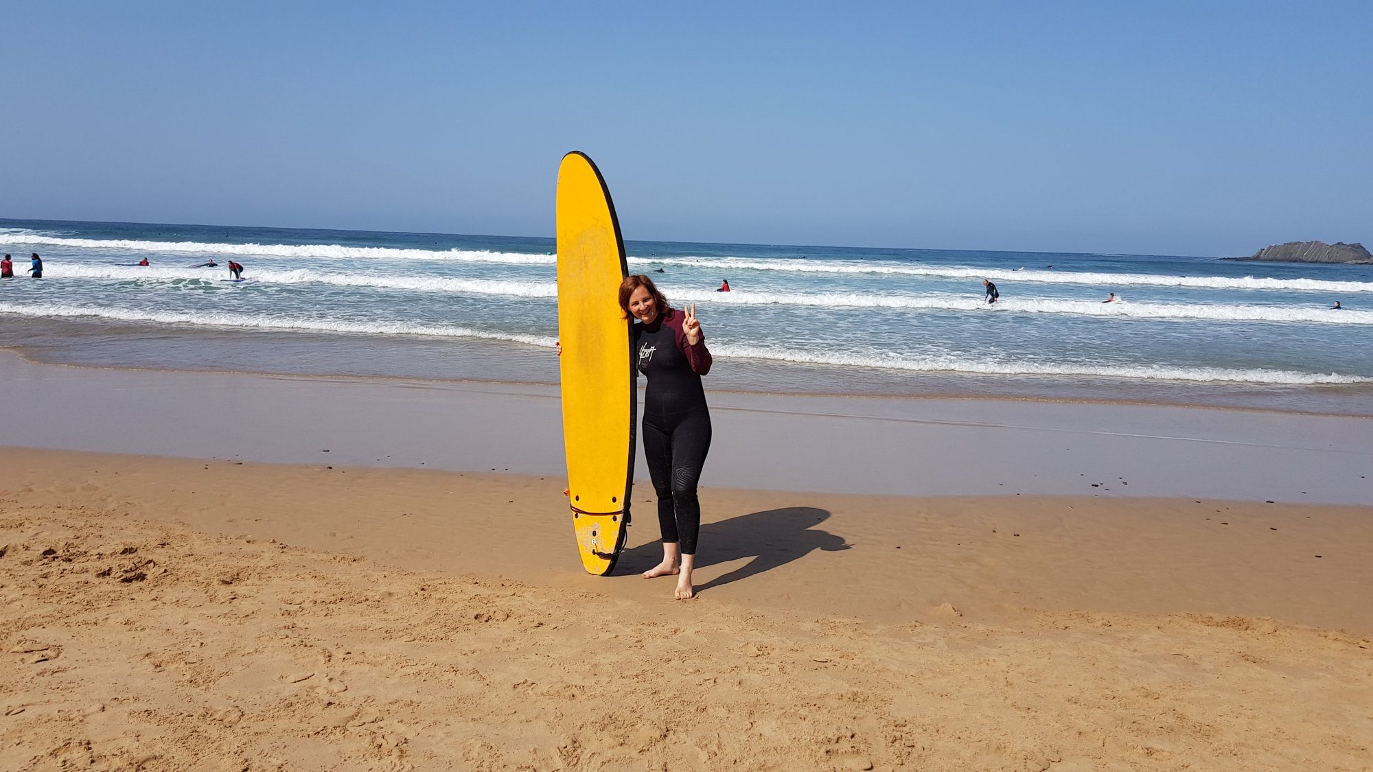 Surfing girl in Arifana