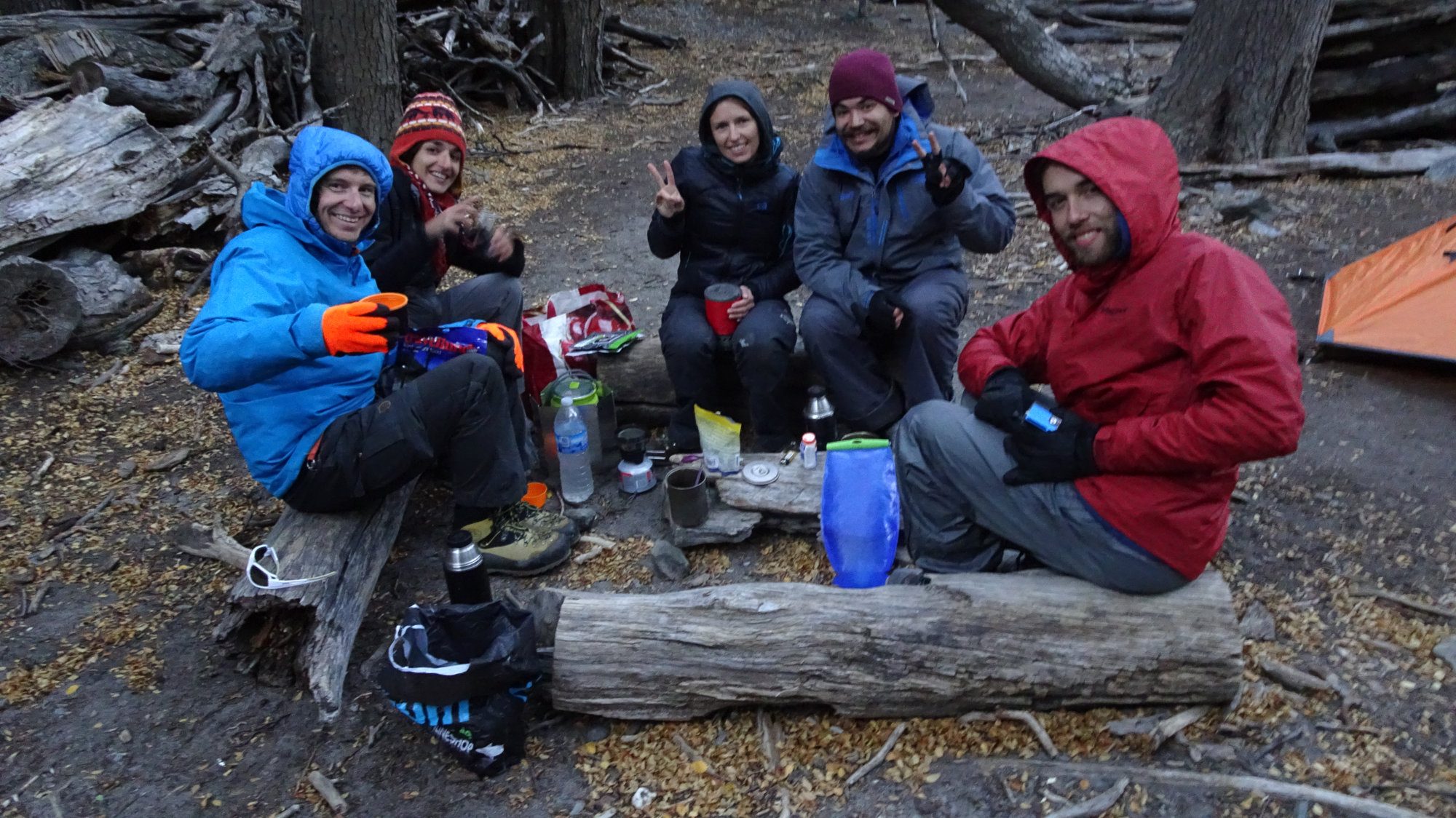 Abendessen auf dem Huemul Circuit, El Chaltén, Patagonien, Argentinien, Wanderung, Trekking