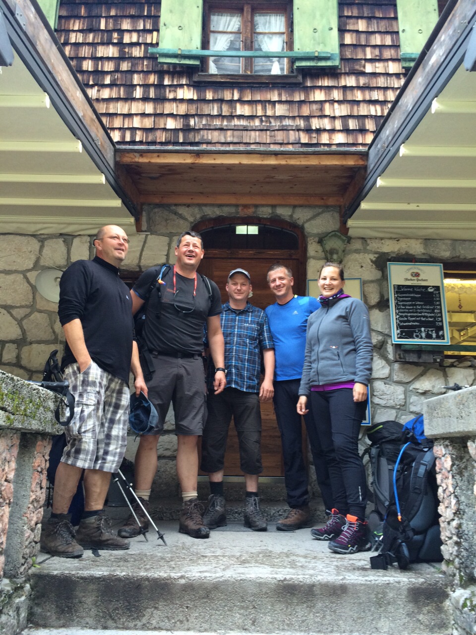 Frisch rekrutiert von meinen vier Jungs vor der Reintalangerhütte, Durchs Reintal auf die Zugspitze Hüttentour Fjella