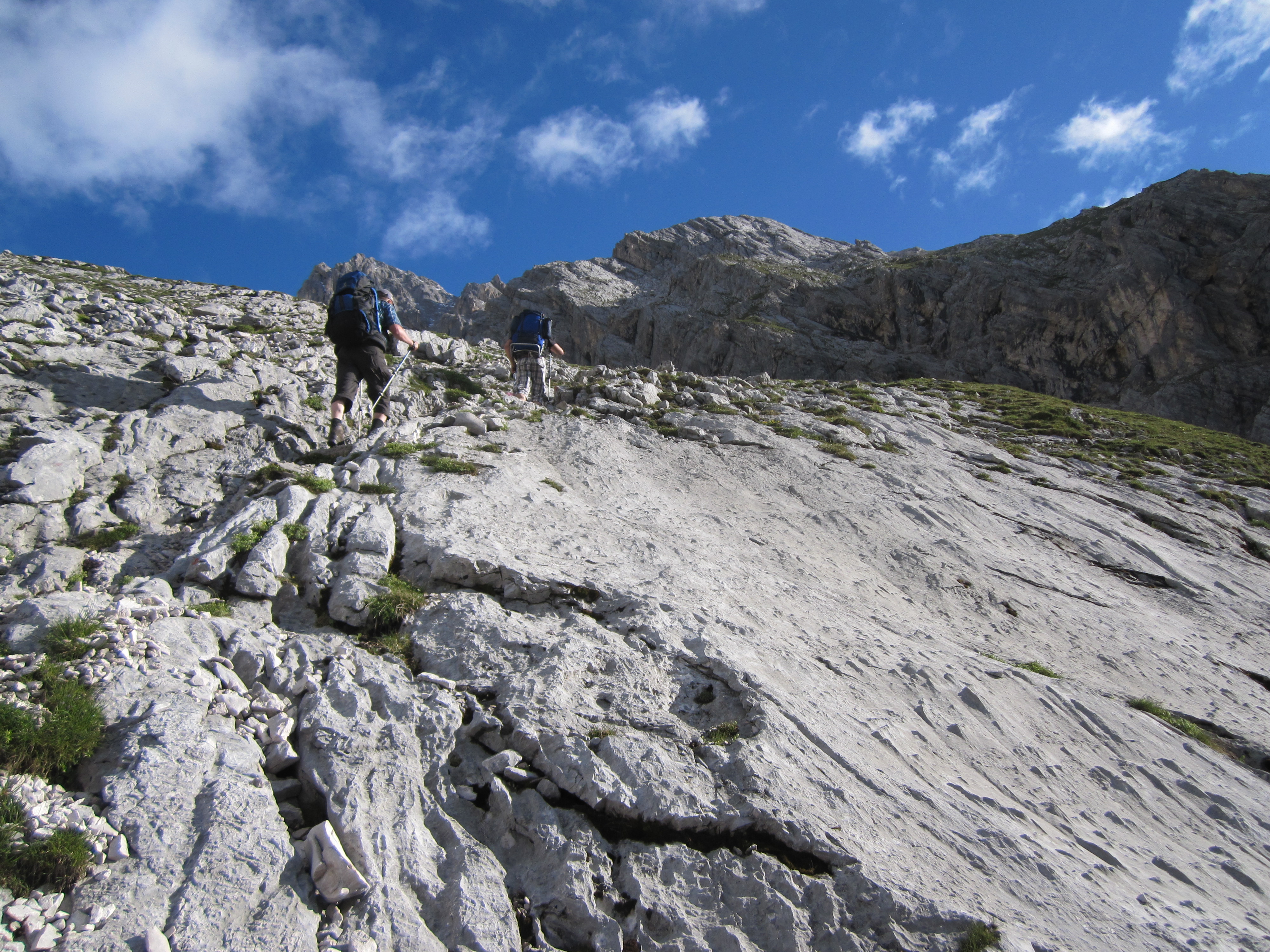Felsige Abschnitte, Durchs Reintal auf die Zugspitze Hüttentour Fjella