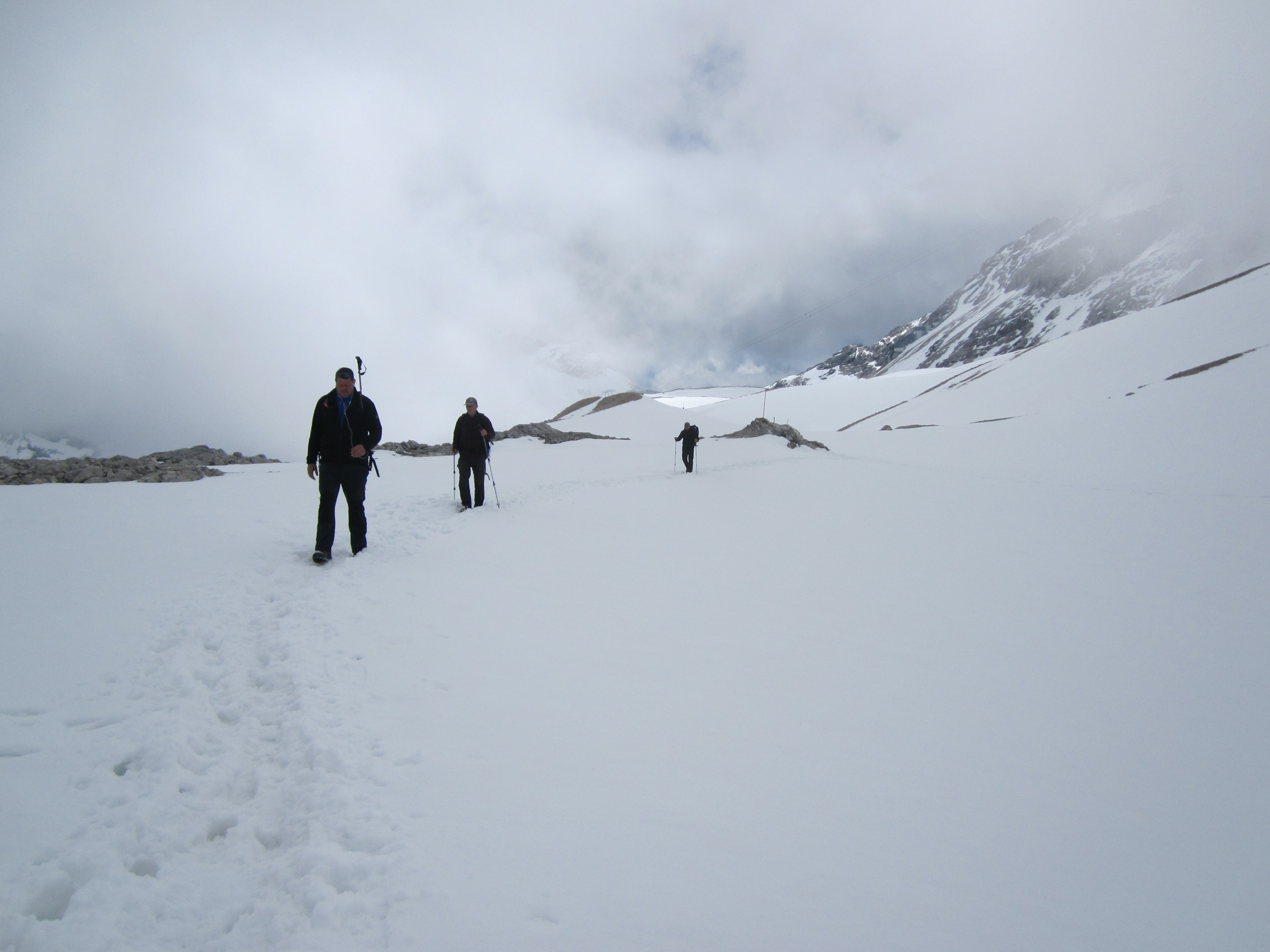 Abwärts durch den Schnee zur Knorrhütte, Durchs Reintal auf die Zugspitze Hüttentour Fjella