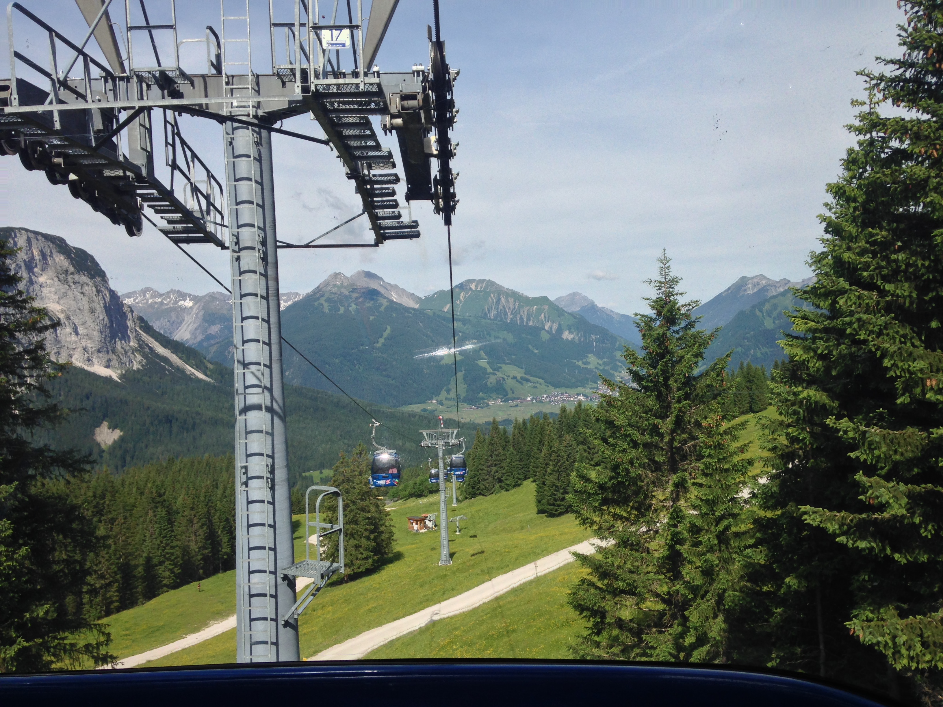Ehrwalder Almbahn, Durchs Reintal auf die Zugspitze Hüttentour Fjella