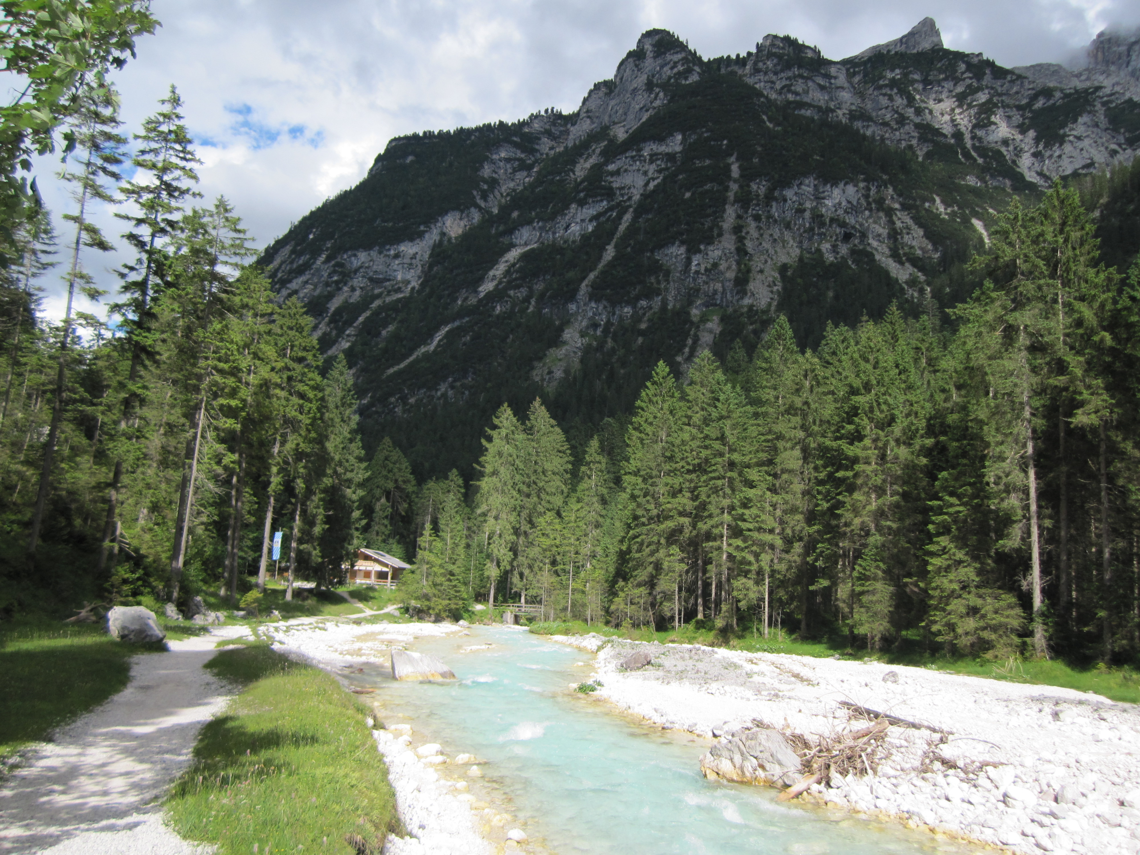 Blick zurück auf die Bockhütte, Durchs Reintal auf die Zugspitze Hüttentour Fjella