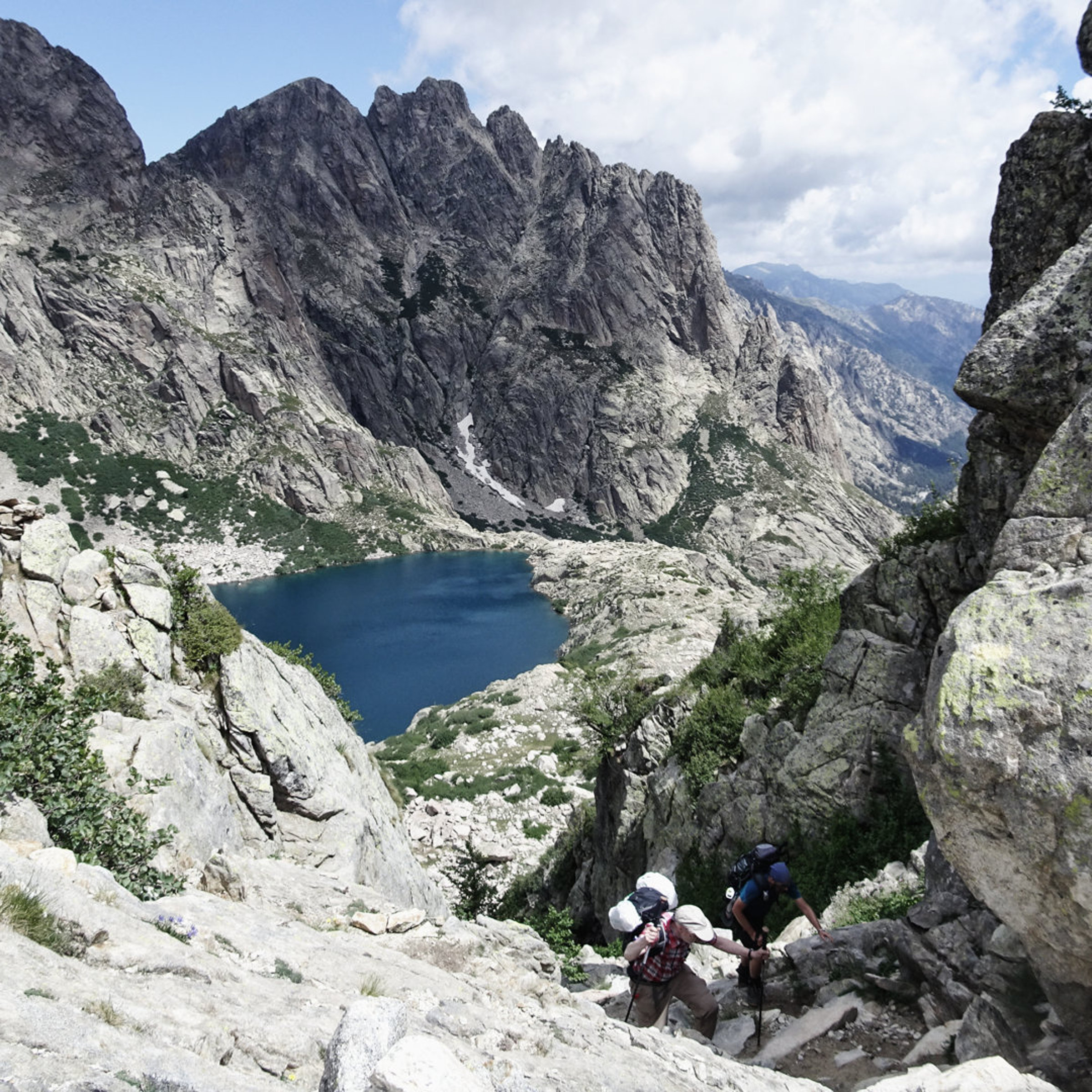 Steiler Aufstieg über die Scharte vom Capitello See, Korsika, GR20 Weitwanderweg, Wandern, Berge, Frankreich