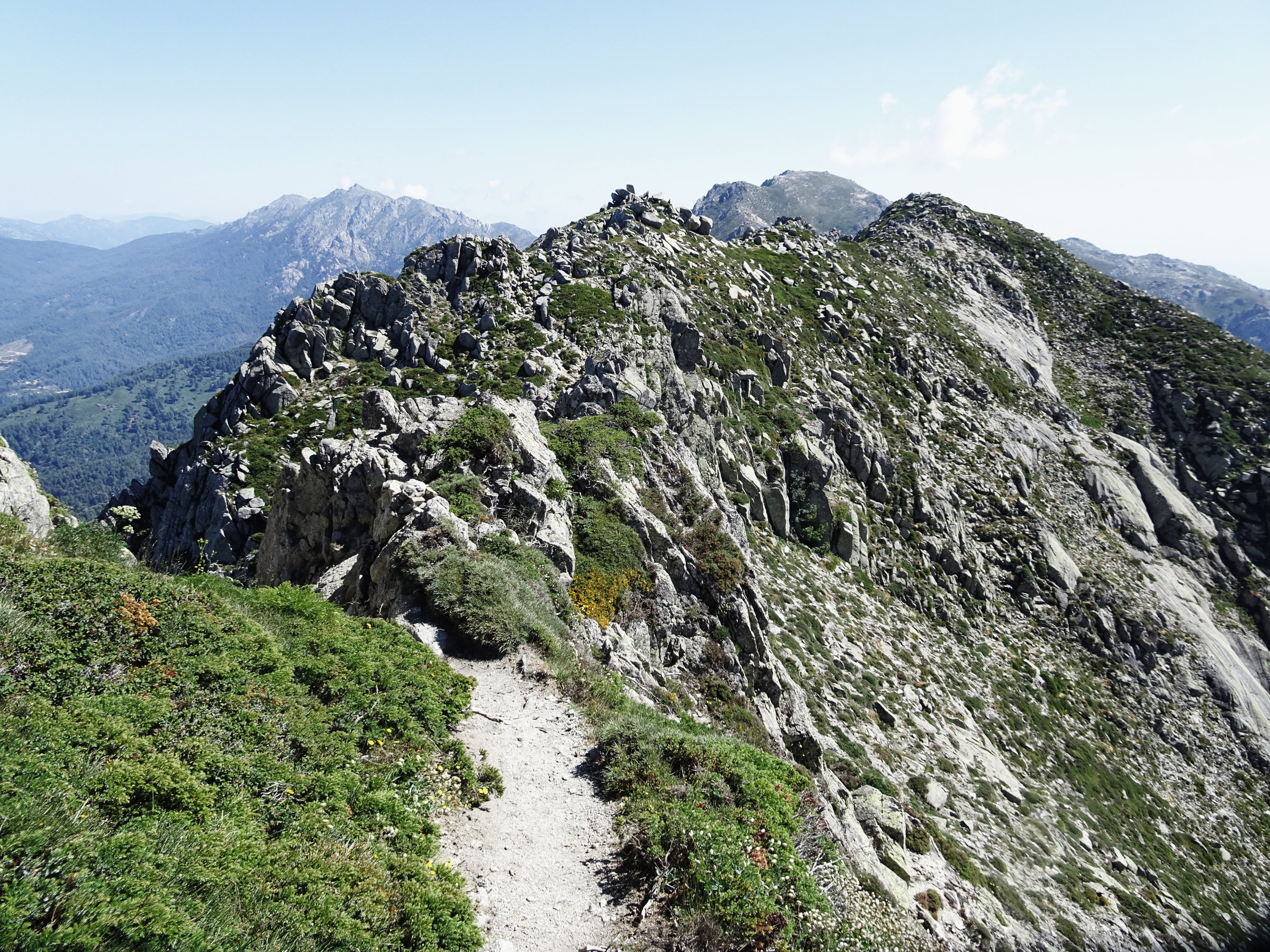 Auf dem Denkmalsgrat, Korsika, GR20 Weitwanderweg, Wandern, Berge, Frankreich