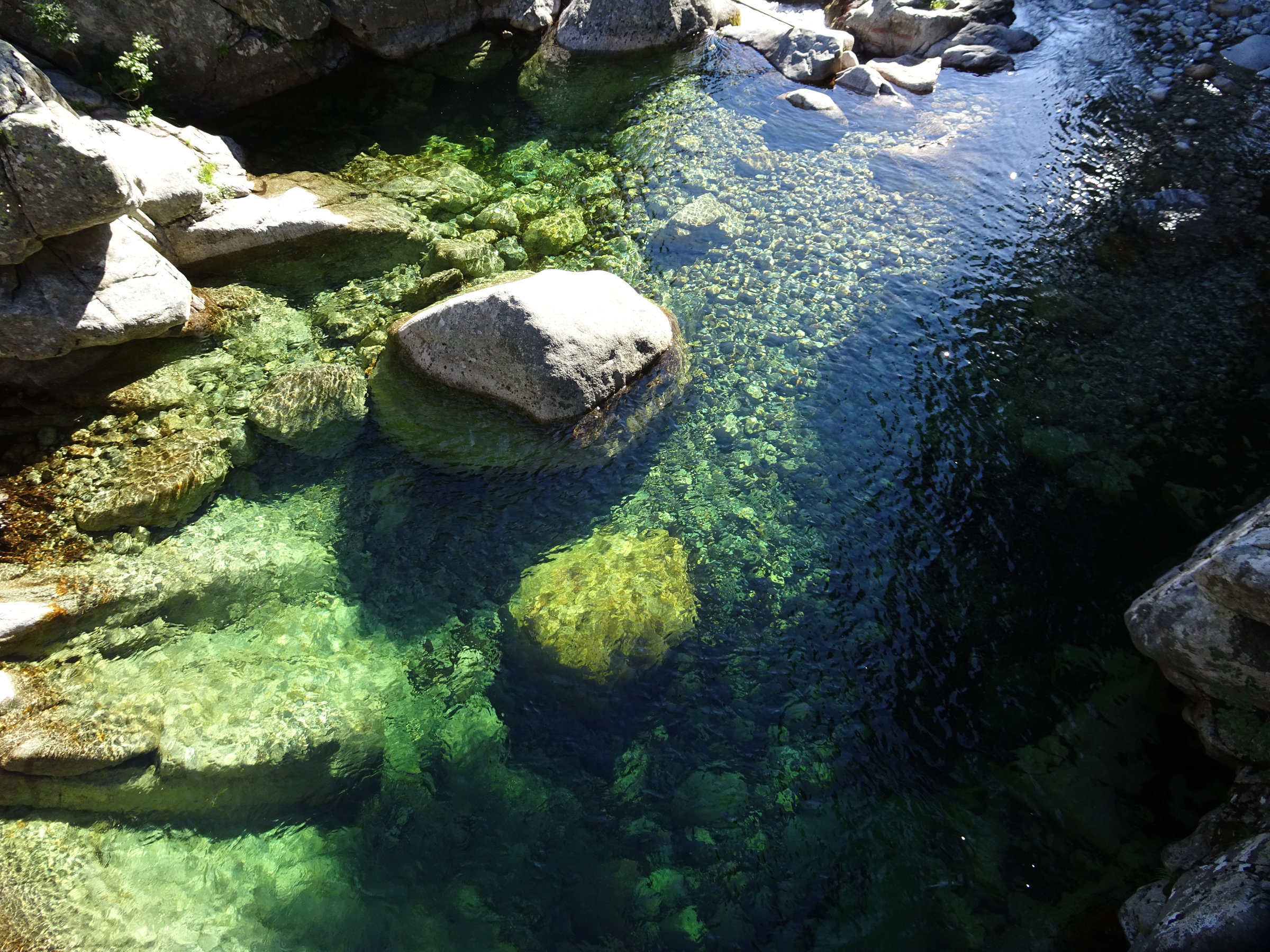 Kristallklares Wasser lockt überall auf Korsika zum Baden, Korsika, GR20 Weitwanderweg, Wandern, Berge, Frankreich