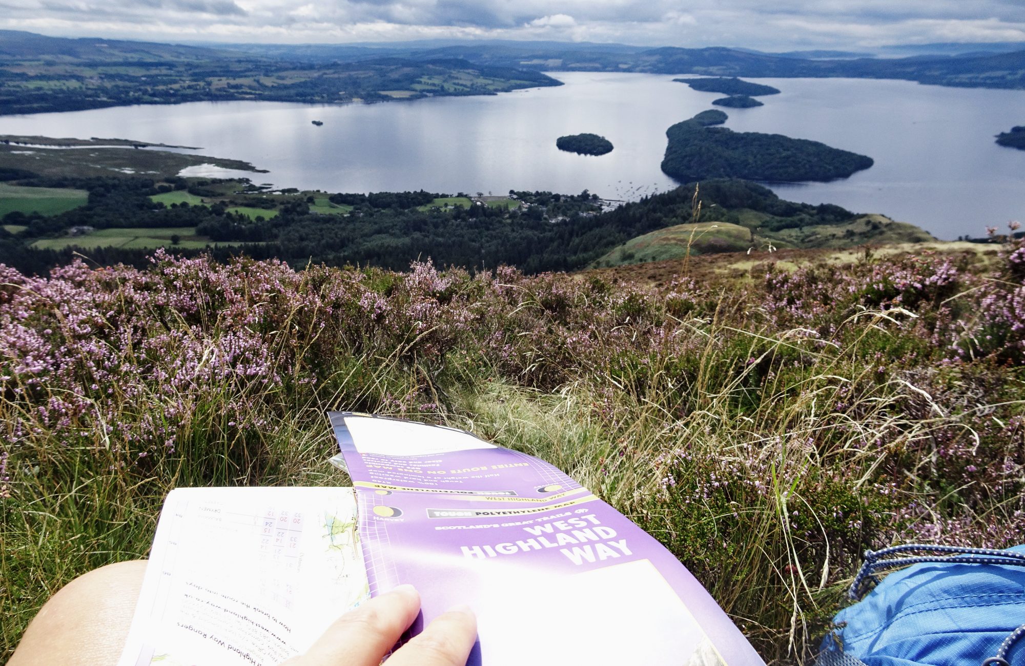 Sicht auf den Loch Lomond, Schottlands größtem Süßwassersee und den Highland Boundary Fault, West Highland Way, Schottland, Wanderung, Weitwandern, Trekking, Highlands