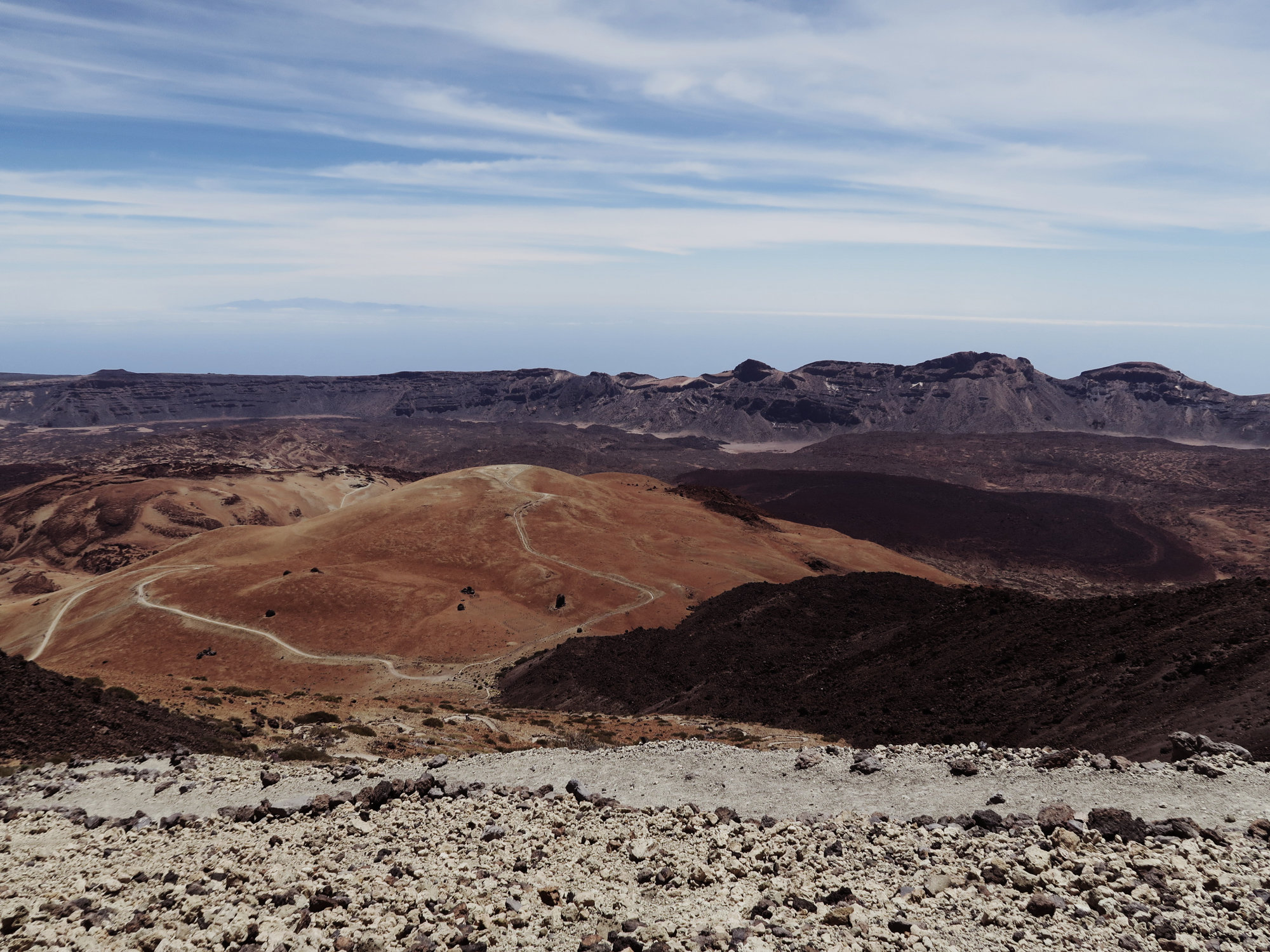 Blick zurück auf dem Montana Blanca Gipfel und den Caldera Rand, Teide Nationalpark, Teneriffa