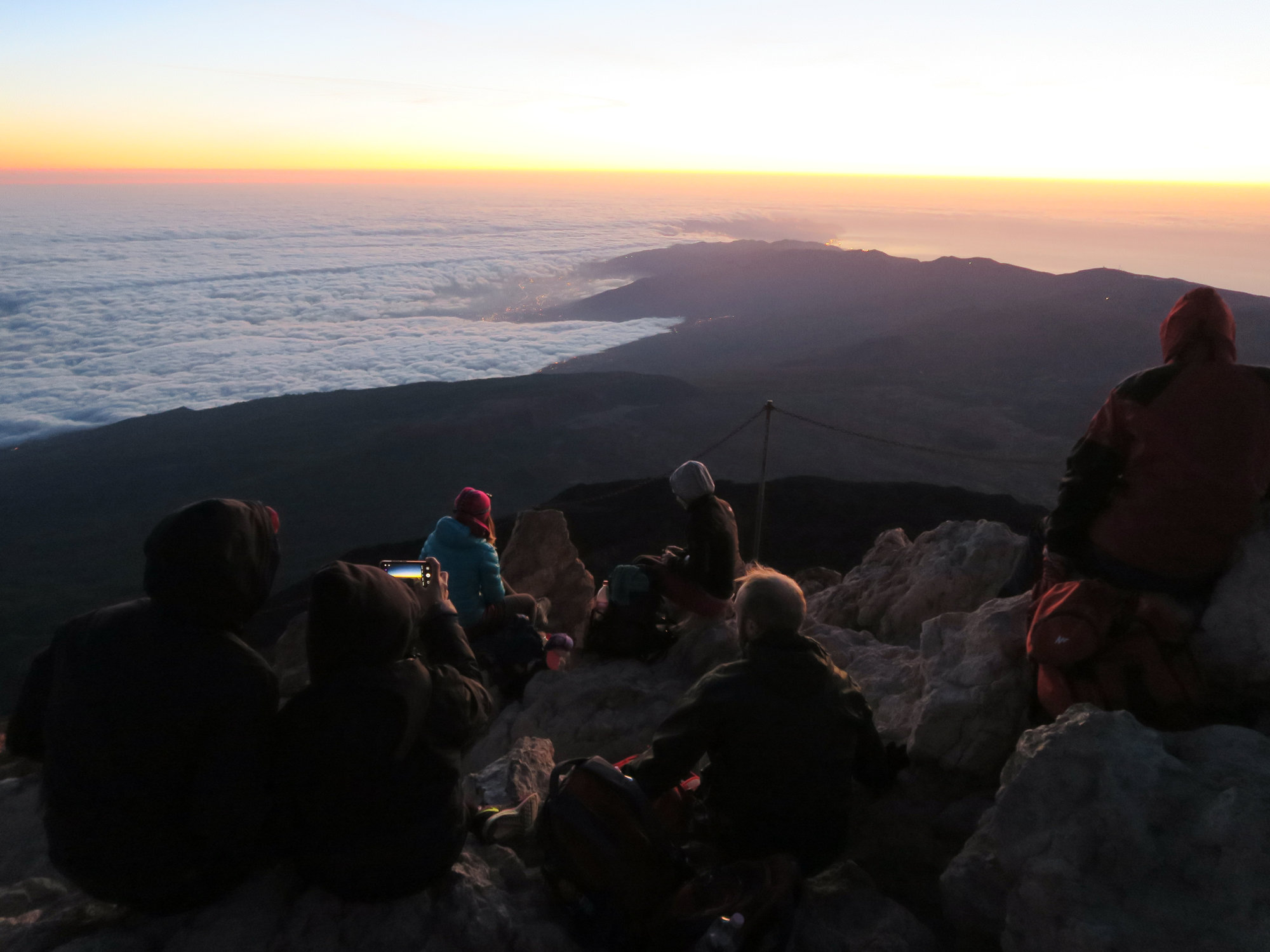 Ein voller Teide Gipfel bei Sonnenaufgang
