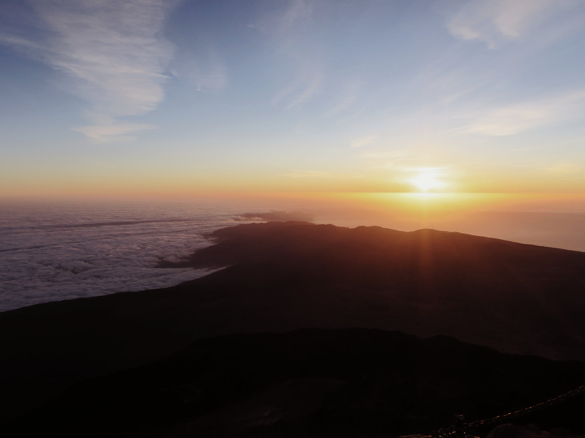 Sonne und Wolkenmeer am Teide Gipfel