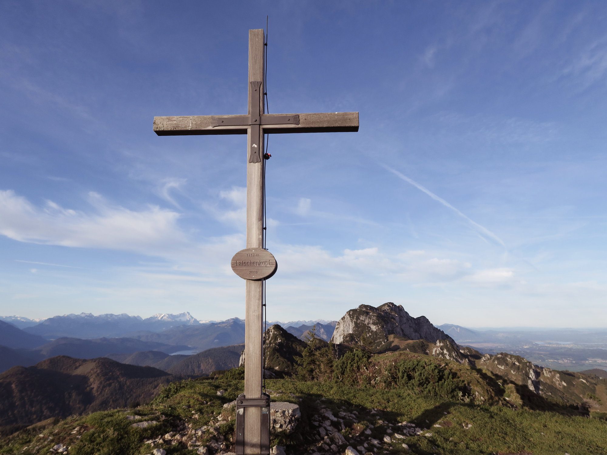 Gipfelkreuz Latschenkopf im Herbst