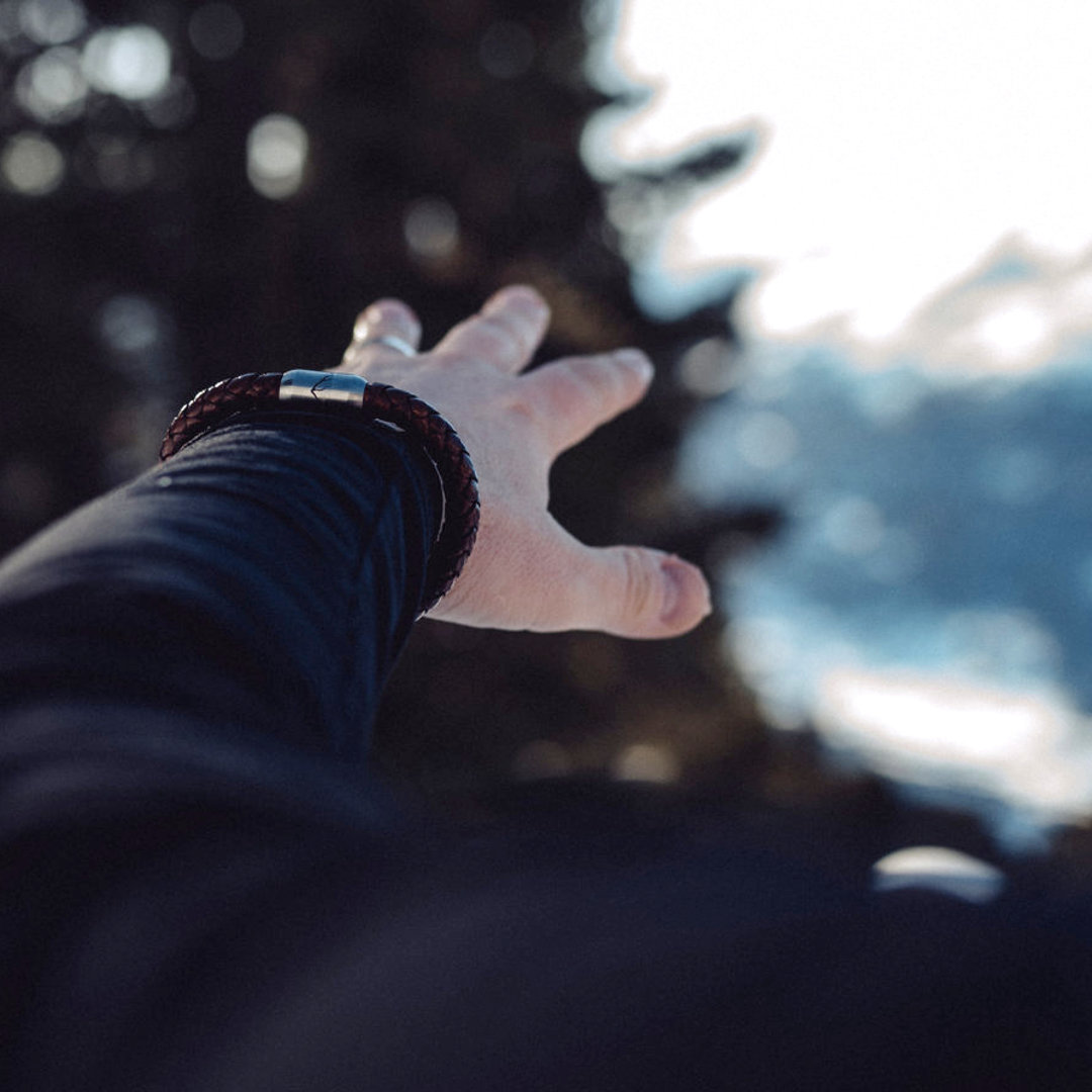 Bergseil Armband Einfachseil Leder Haselhuhn Model (1) Bergseil Armband Einfachseil Leder Haselhuhn Model (1)