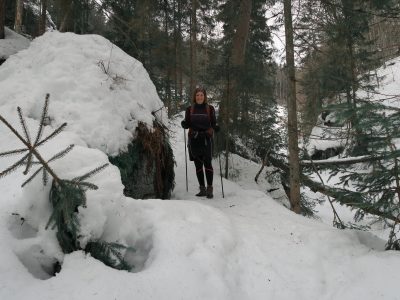 Winterwandern durch die Steinklamm Schneeschuhwandern im Bayerischen Wald