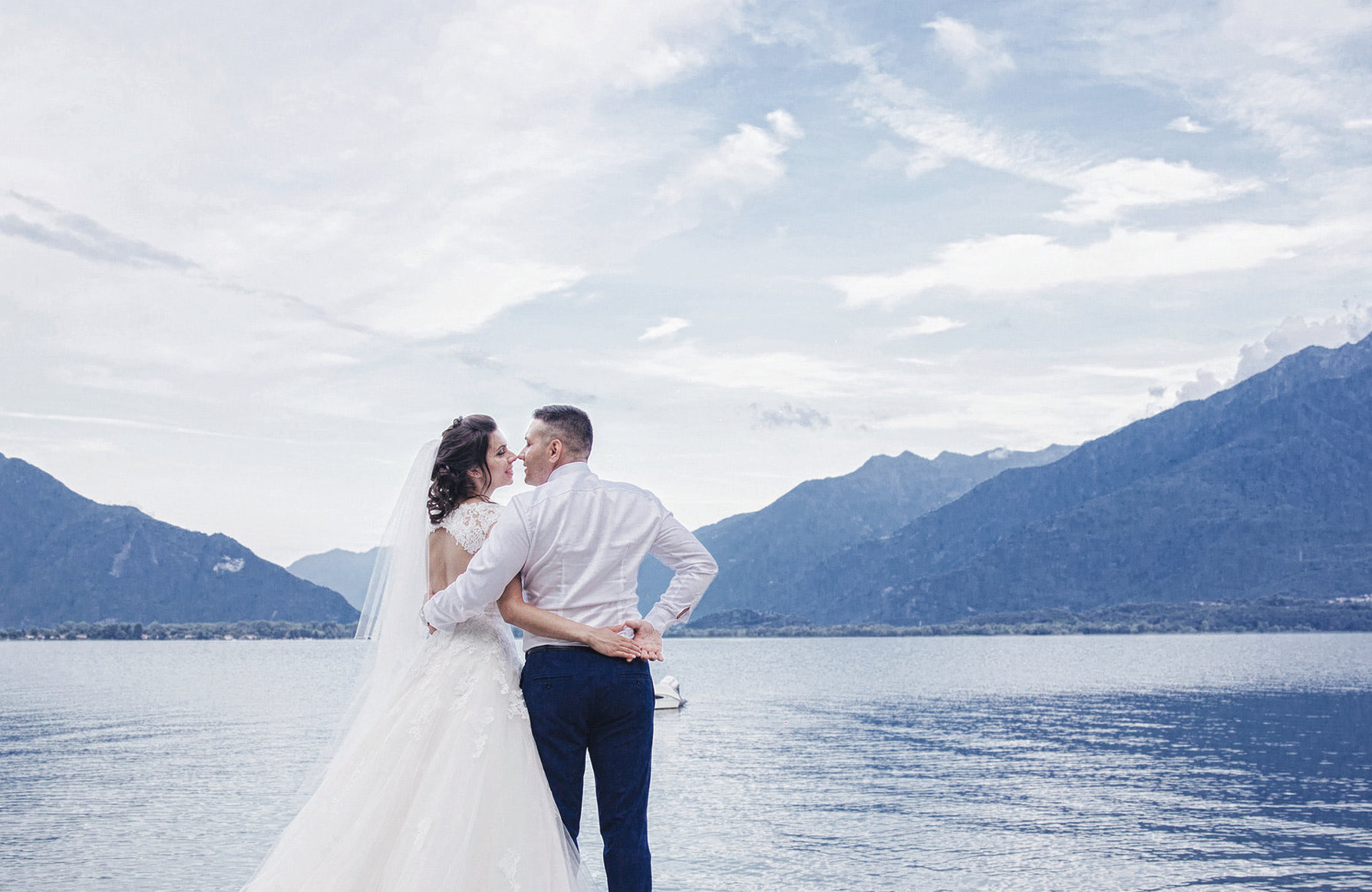 Brautpaar am Bergsee, Heiraten in den Bergen, Standesamtlich Heiraten in den Bergen, Almhochzeit, Hochzeit in den Bergen