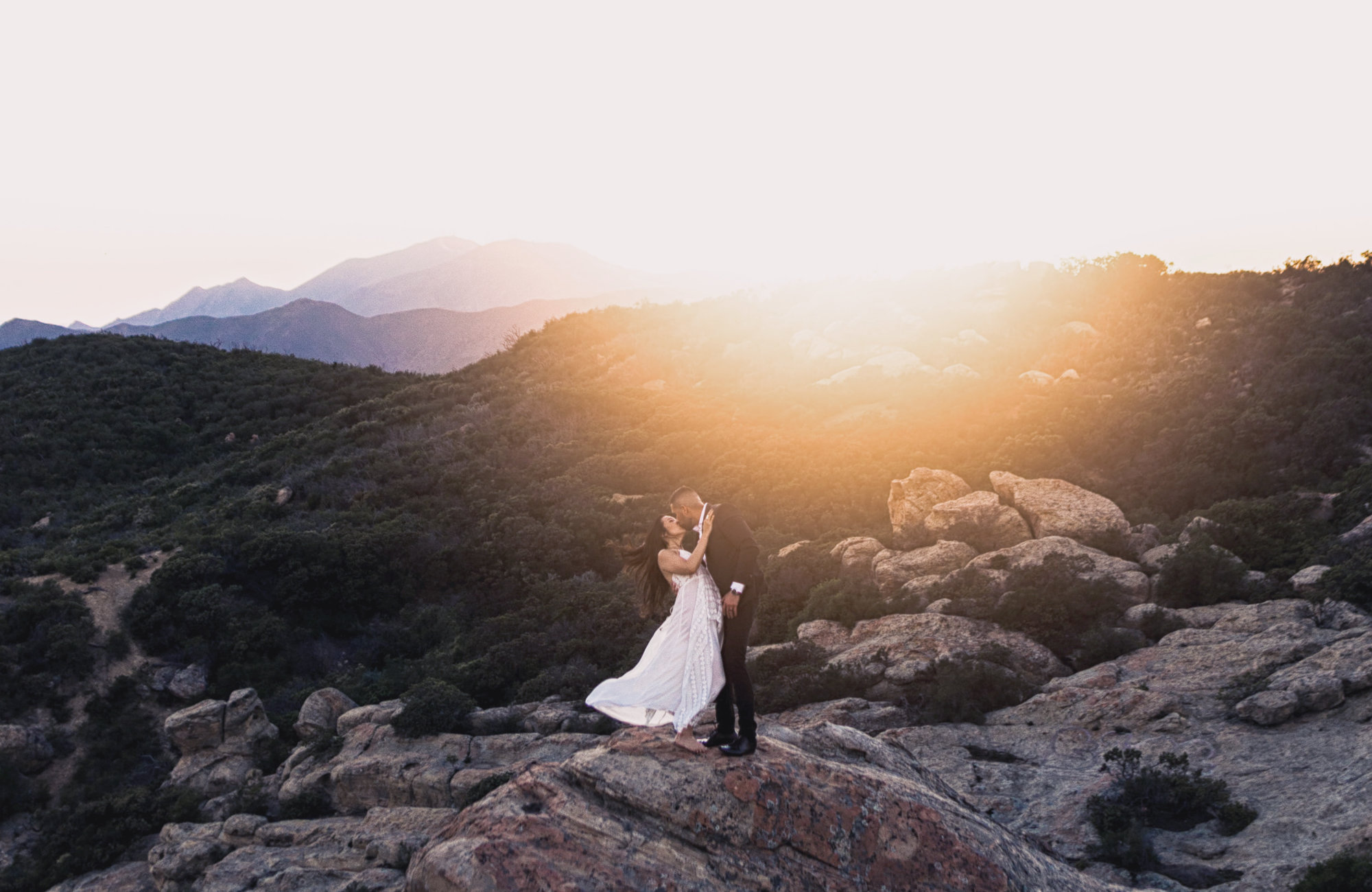 Brautpaar in den Bergen beim Sonnenuntergang, Heiraten in den Bergen, Standesamtlich Heiraten in den Bergen, Almhochzeit, Hochzeit in den Bergen