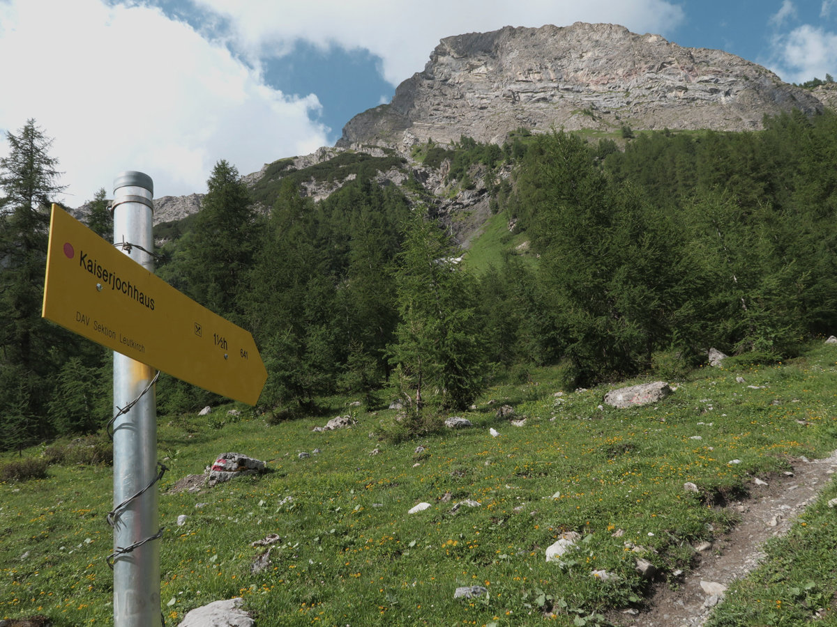 Kaiserjochhaus ist bereits ausgeschildert und der Grießkopf in Sicht