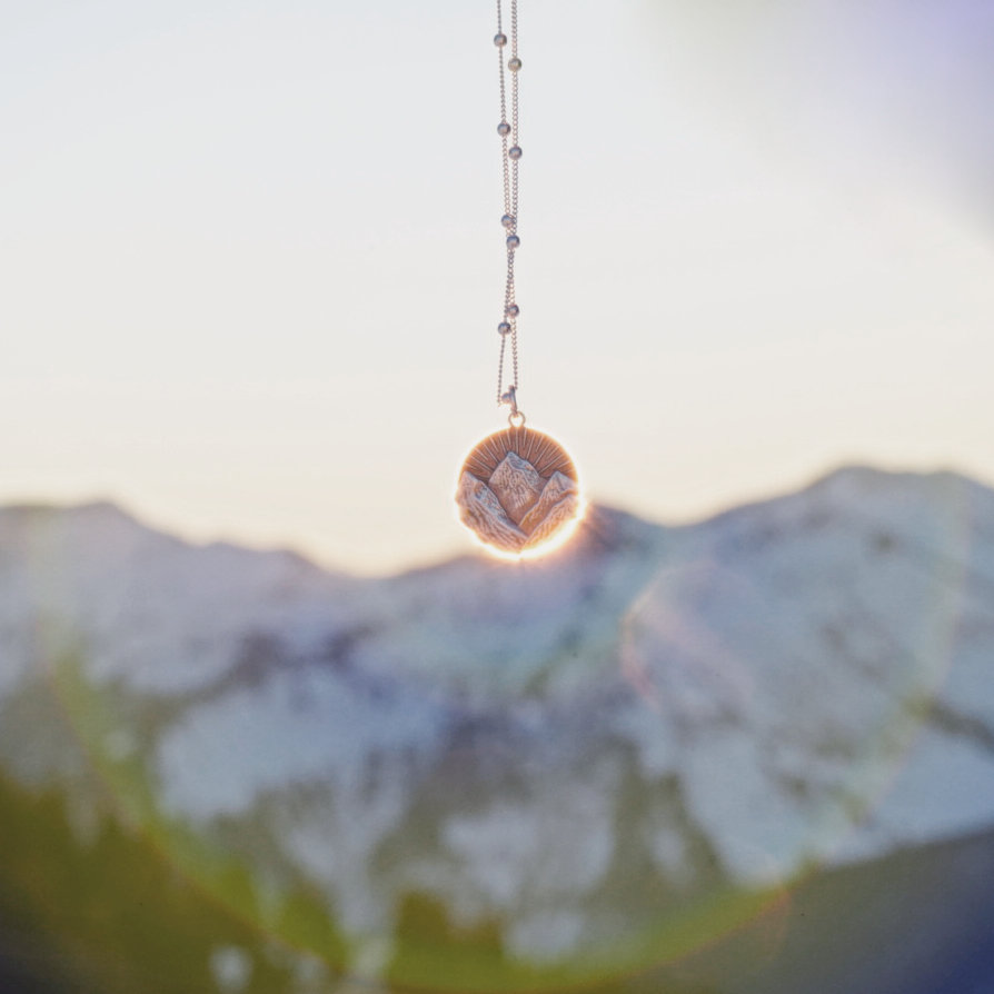 Himalaya Kettee Silber Berge Rist Webseite 2 blank