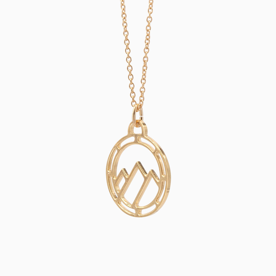 Kompass Kette Vergoldet Seitlich Freigestellt Webseite blank